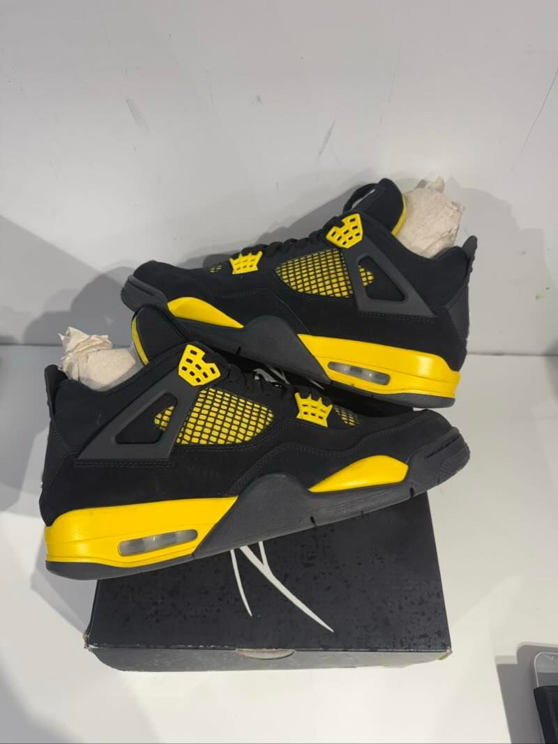 Jordan 4 Retro Thunder (2023) - Pre-Owned Size 11