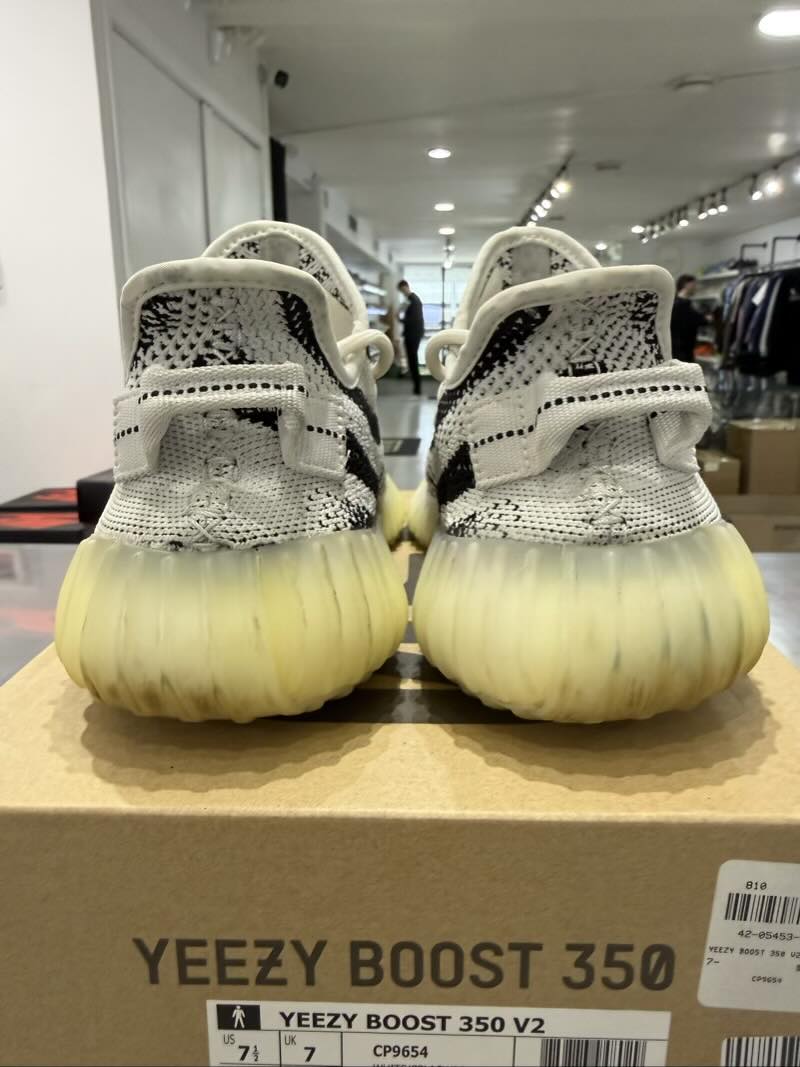 Adidas Yeezy Boost 350 V2 Zebra - Pre-Owned Size 7.5