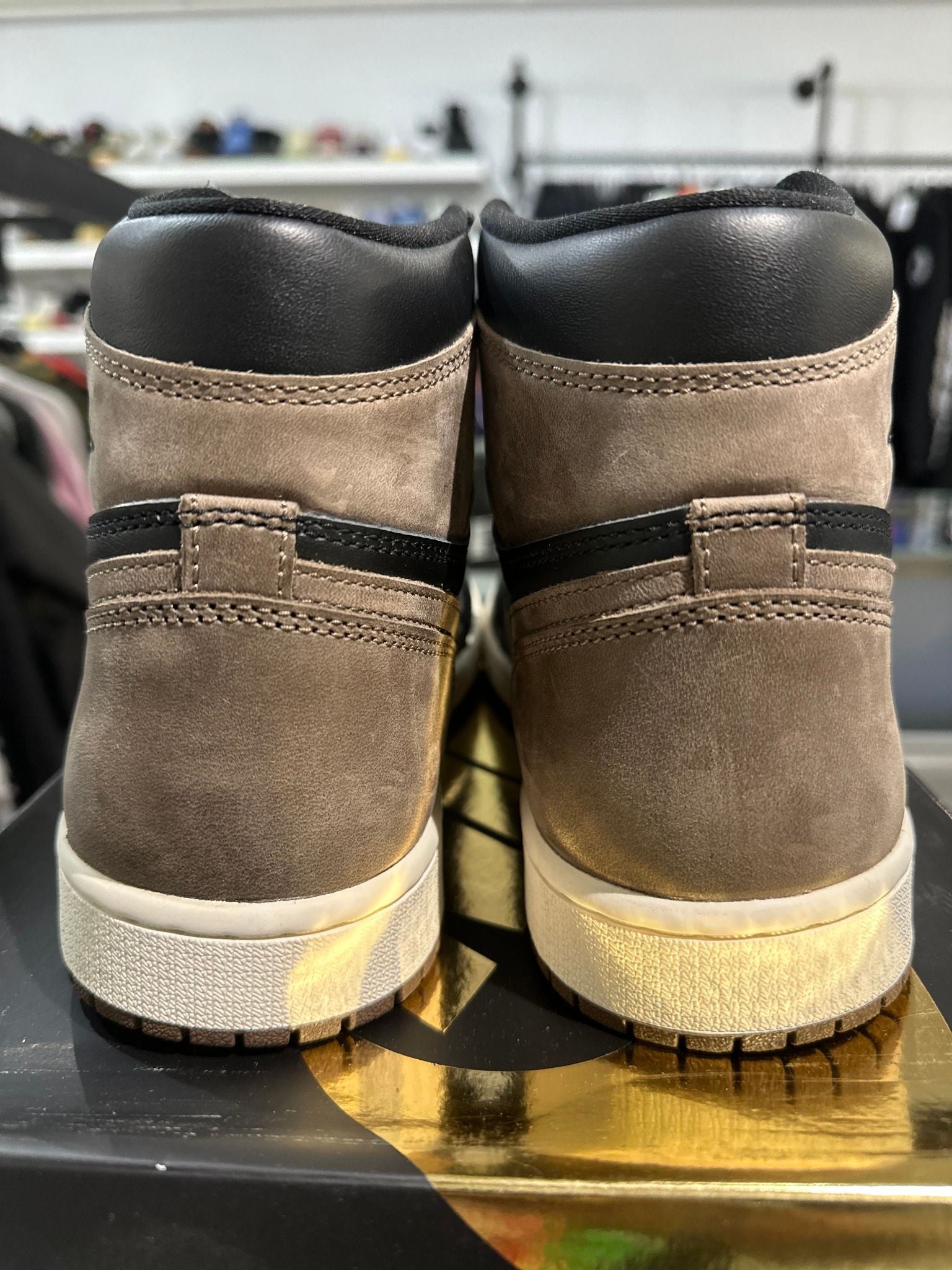 Jordan 1 Retro High OG Palomino - Pre-Owned Size 9