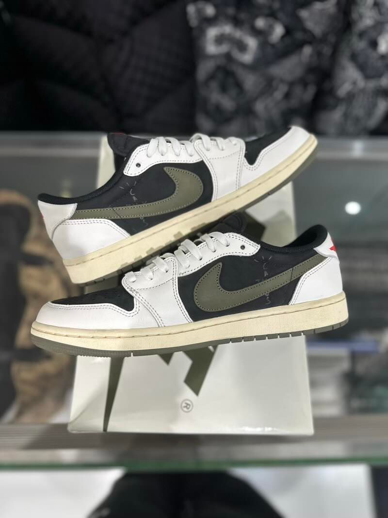 Jordan 1 Retro Low OG SP Travis Scott Olive (W) - Lightly Pre-Owned Size 9.5M/11W