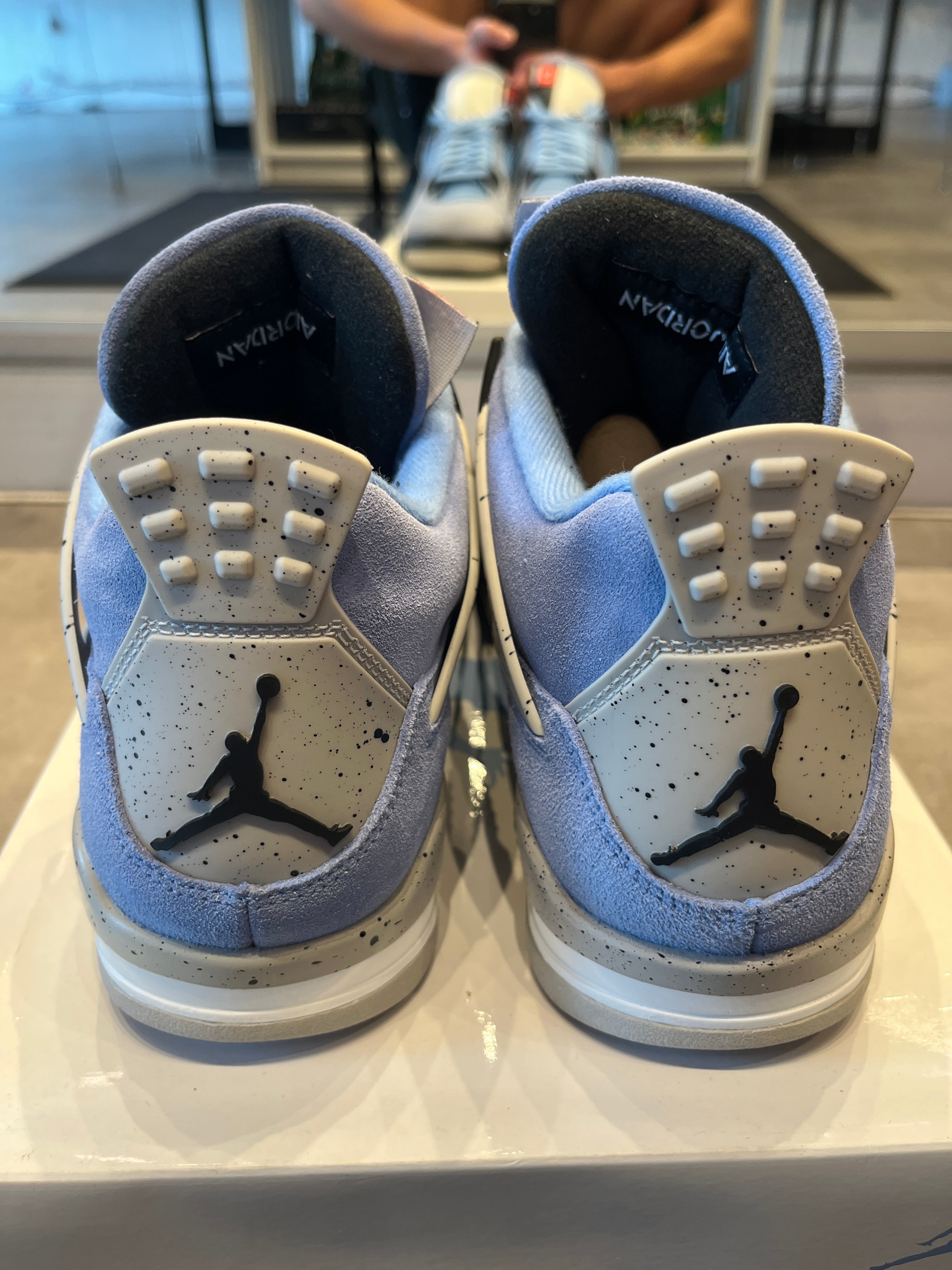 Jordan 4 Retro University Blue - Pre-Owned Size 8.5