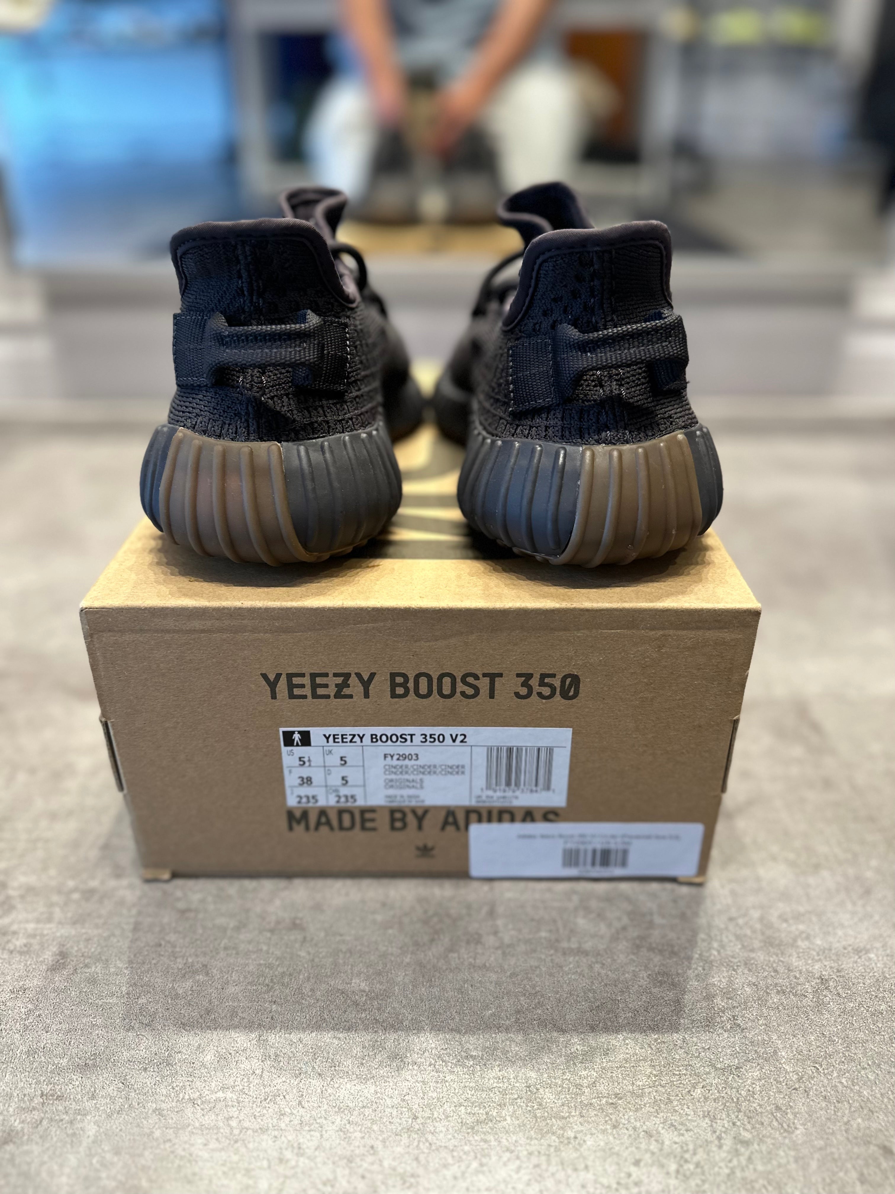 Yeezy 350 cheap v2 size 5.5