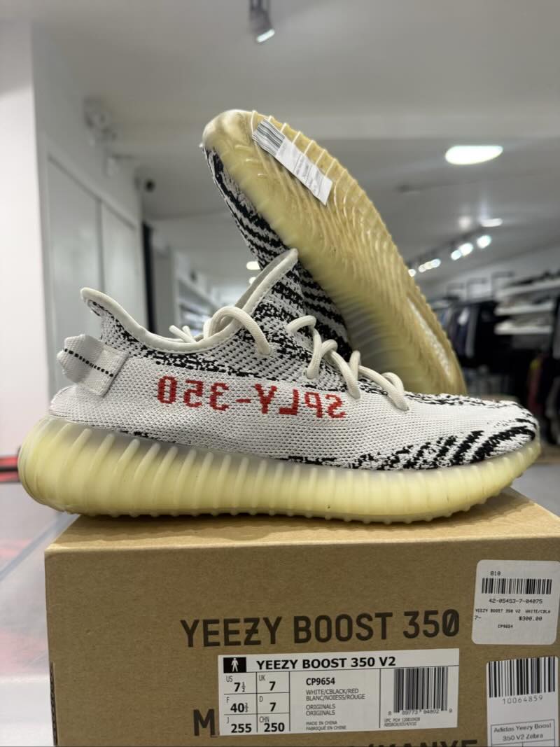 Adidas Yeezy Boost 350 V2 Zebra - Pre-Owned Size 7.5