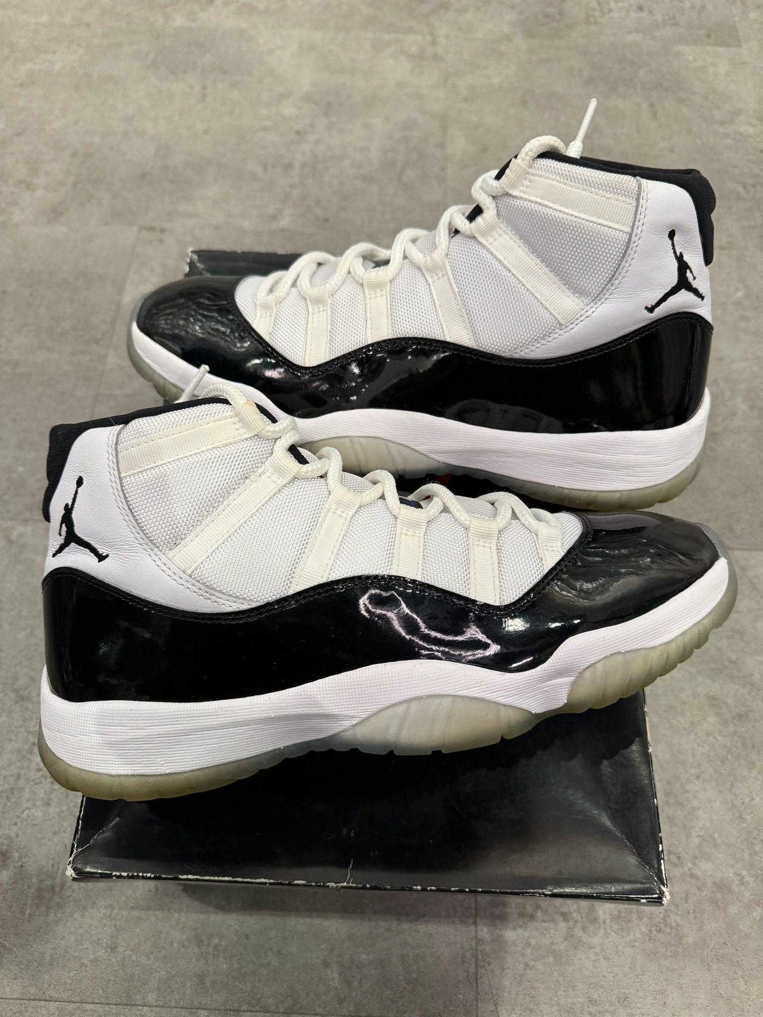 Jordan 11 Retro Concord (2018) - Pre-Owned Size 11.5