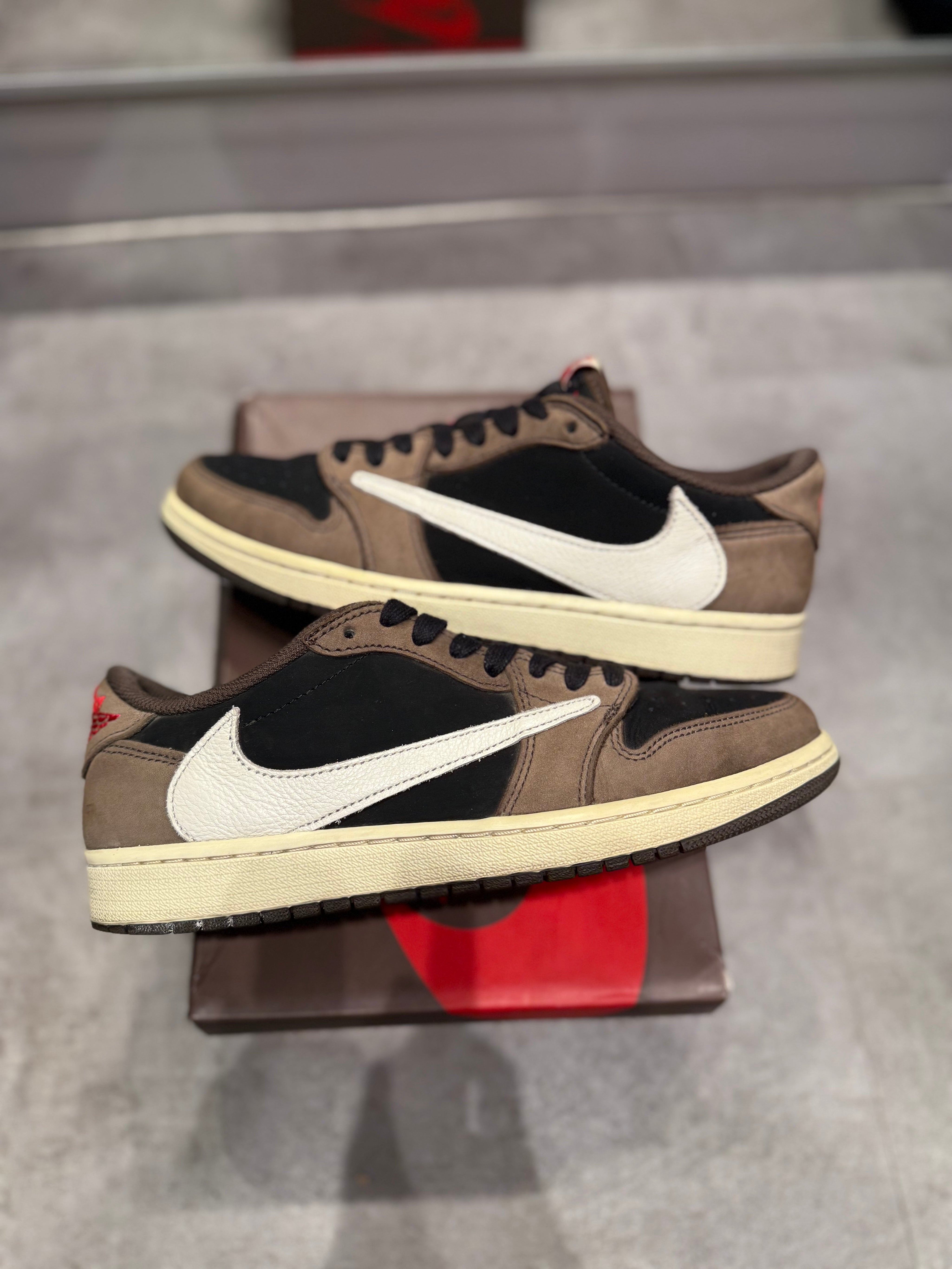 Air Jordan 1 Retro Low OG SP Travis Scott Mocha (Preowned Size 8.5)