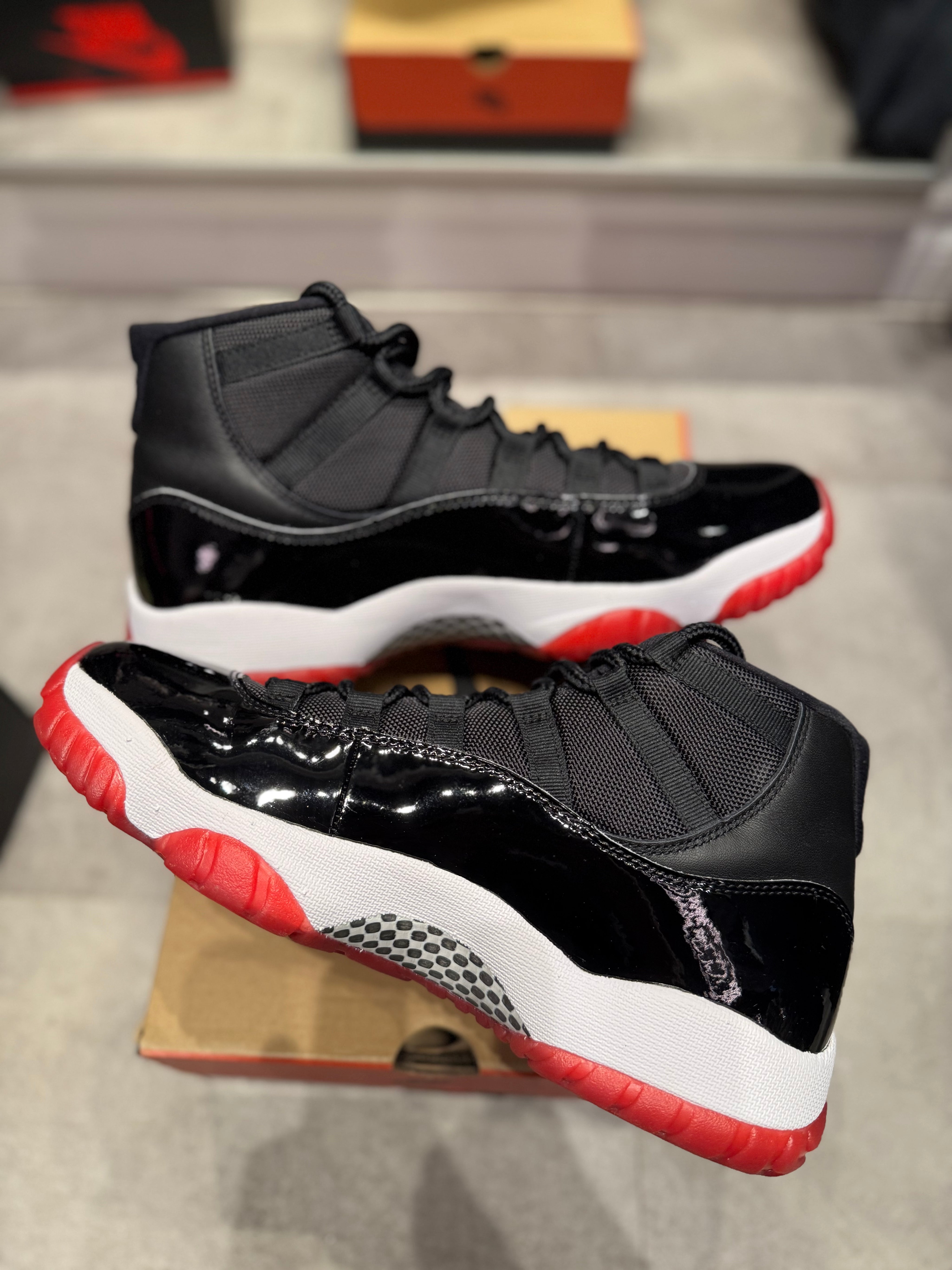 Jordan 11 Retro Playoffs Bred (2019) (Preowned Size 9.5)