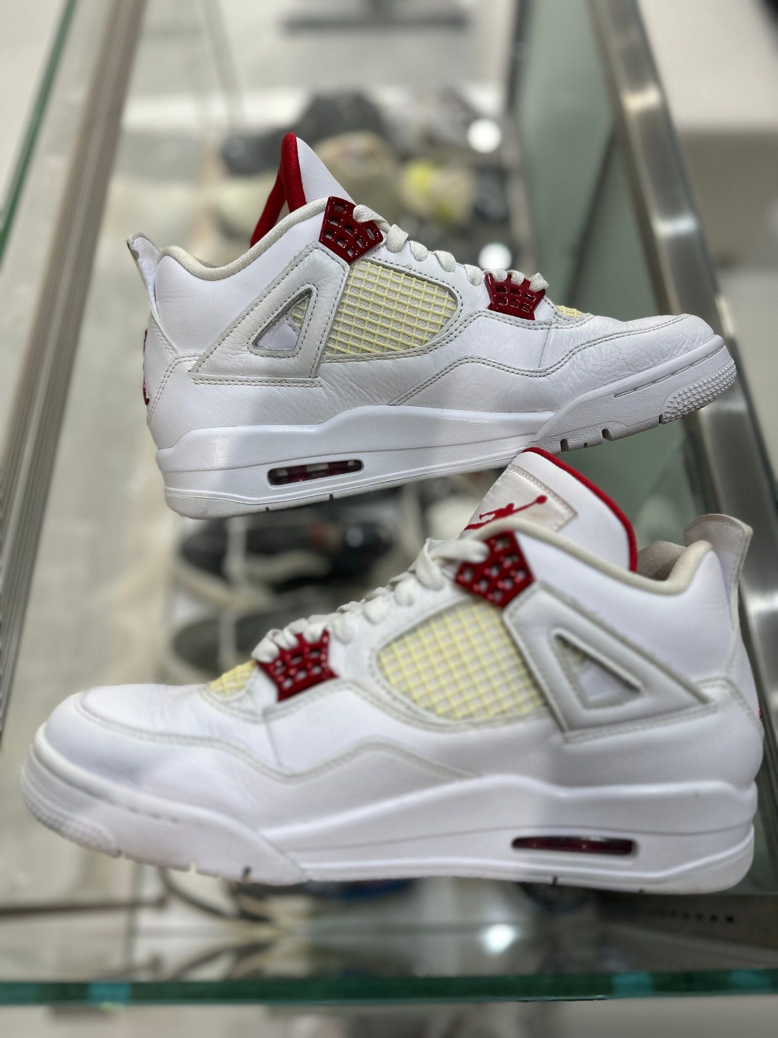 Jordan 4 Retro Metallic Red - Pre-Owned Size 9 (No original box)