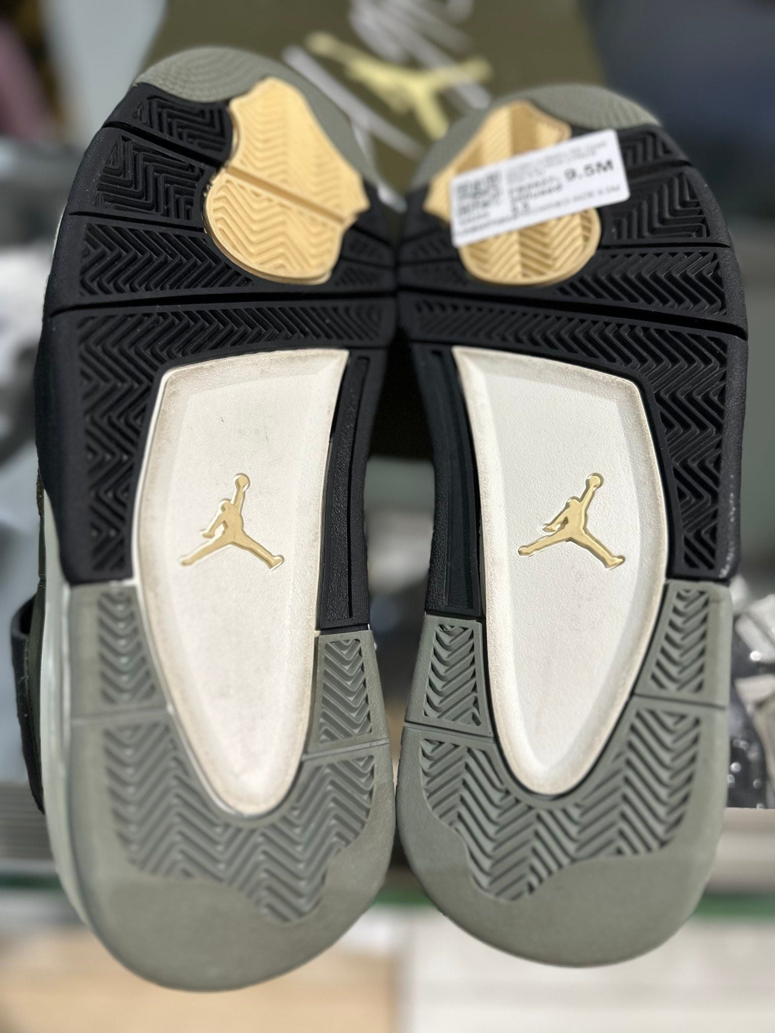 Jordan 4 Retro SE Craft Medium Olive - Pre-Owned Size 9.5 (VNDS)
