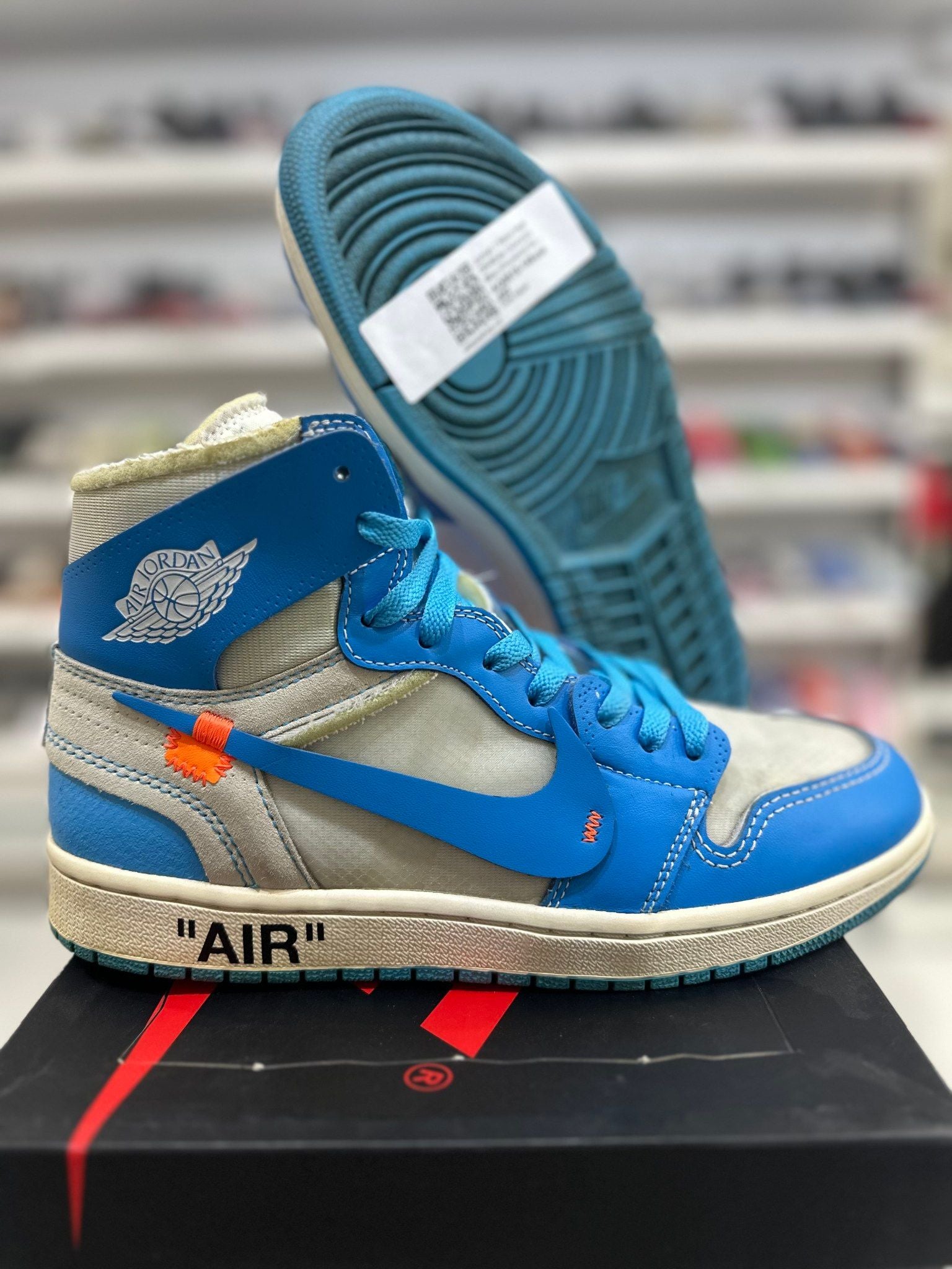 Jordan 1 Retro High Off-White University Blue - Pre-Owned Size 9 (No original box)