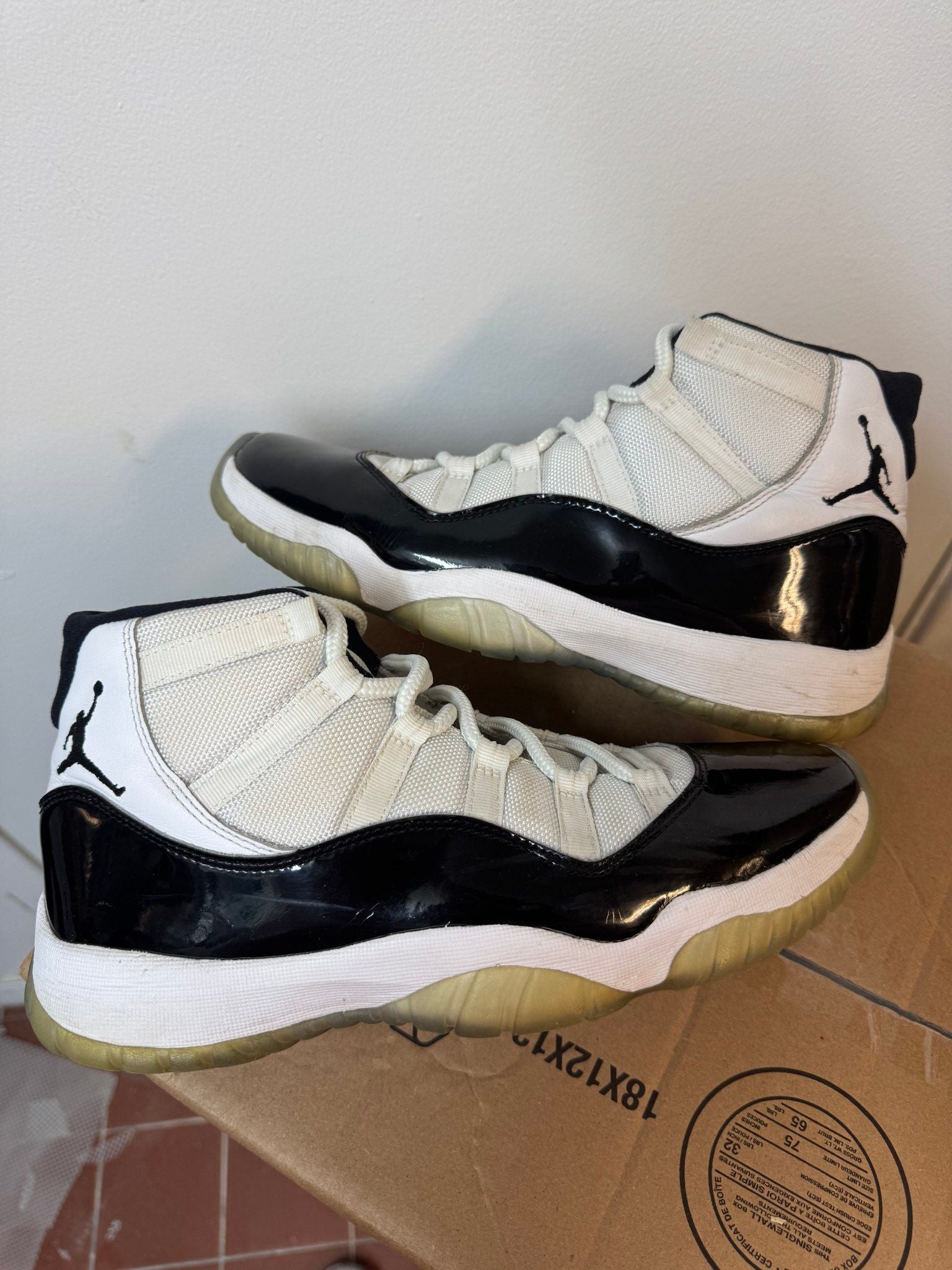 Jordan 11 Retro Concord (2018) - Pre-Owned Size 9 (No original box)
