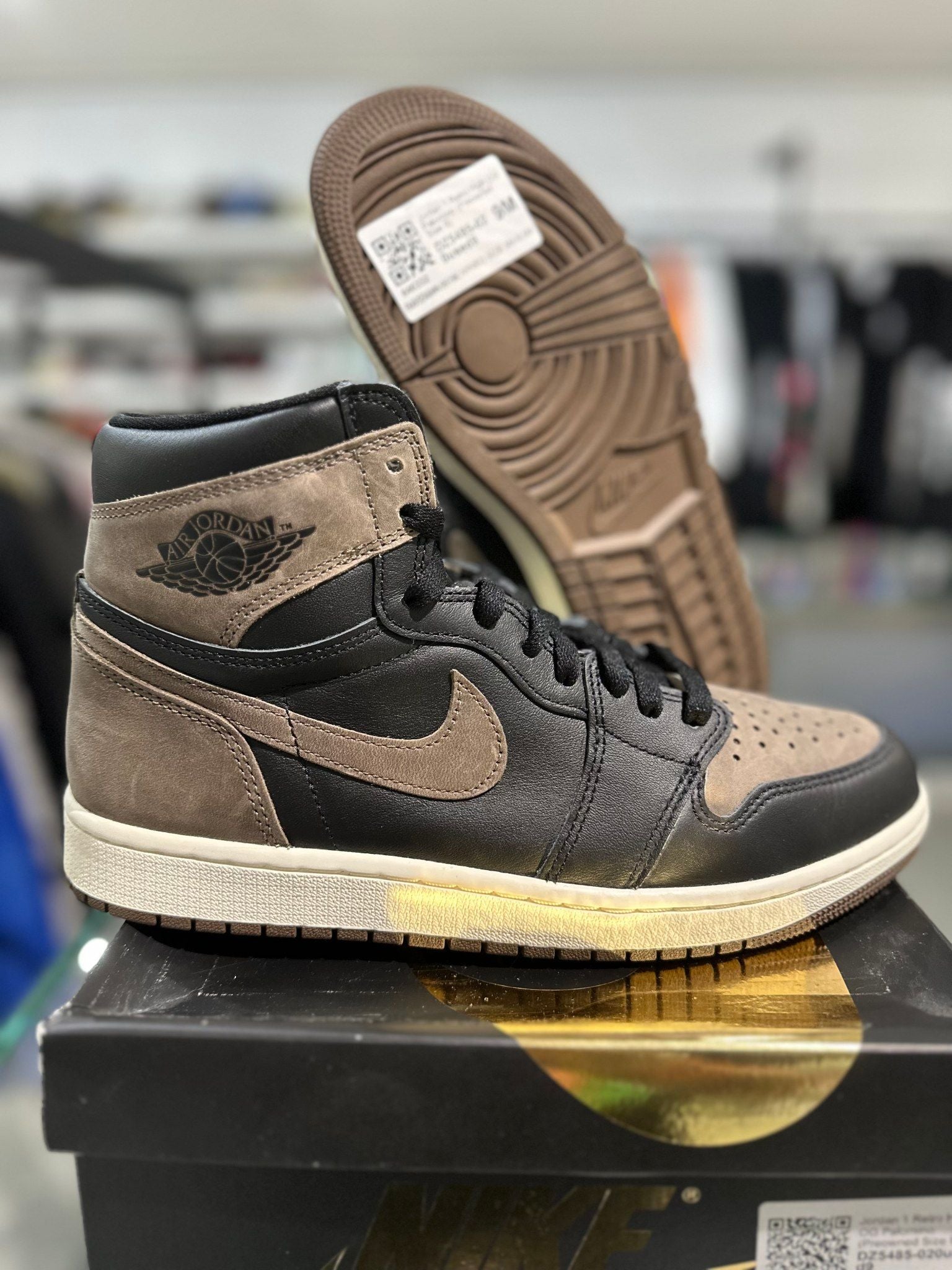 Jordan 1 Retro High OG Palomino - Pre-Owned Size 9