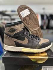 Jordan 1 Retro High OG Palomino - Pre-Owned Size 9