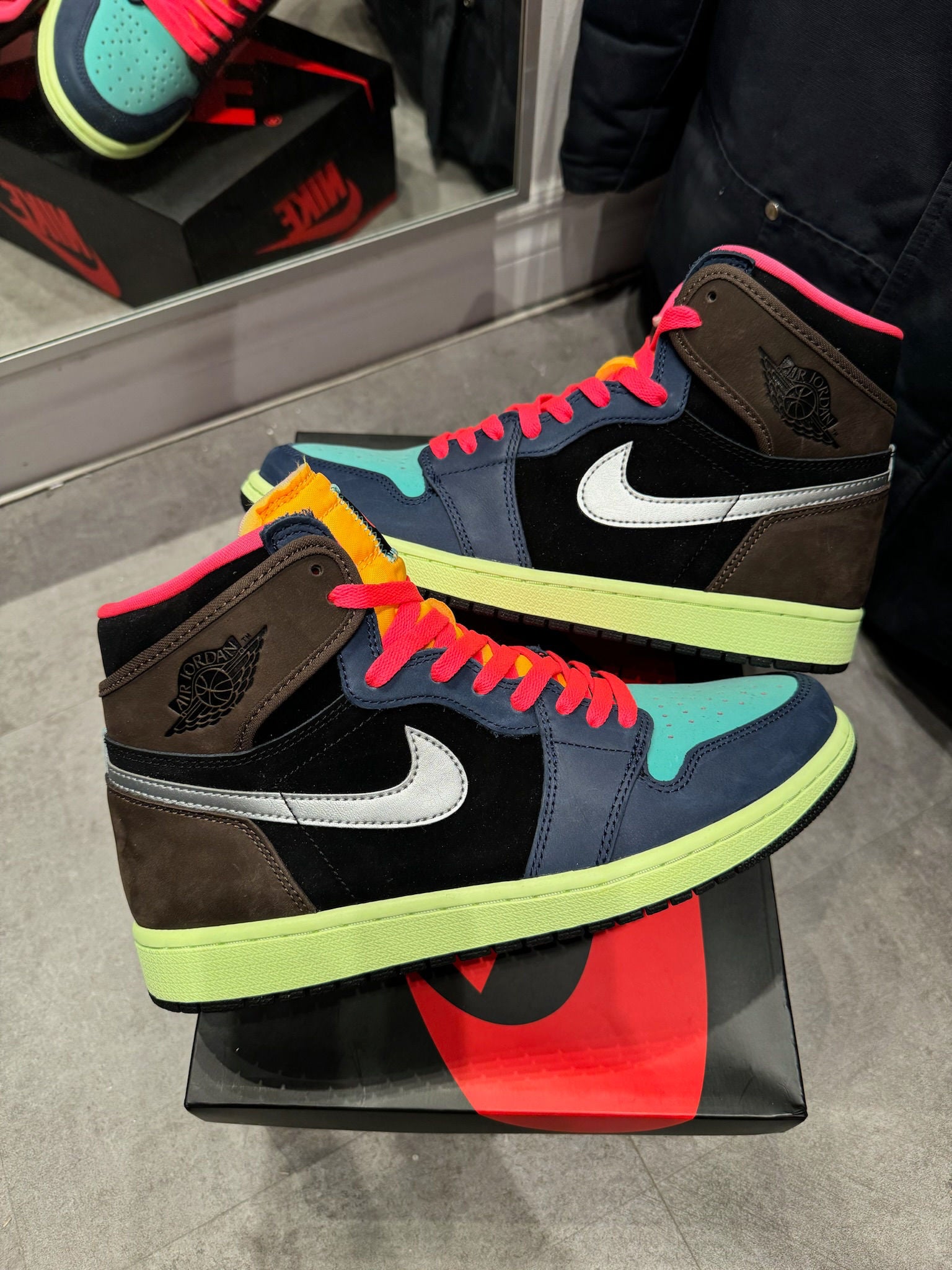 Jordan 1 Retro High Tokyo Bio Hack - Pre-Owned Size 10