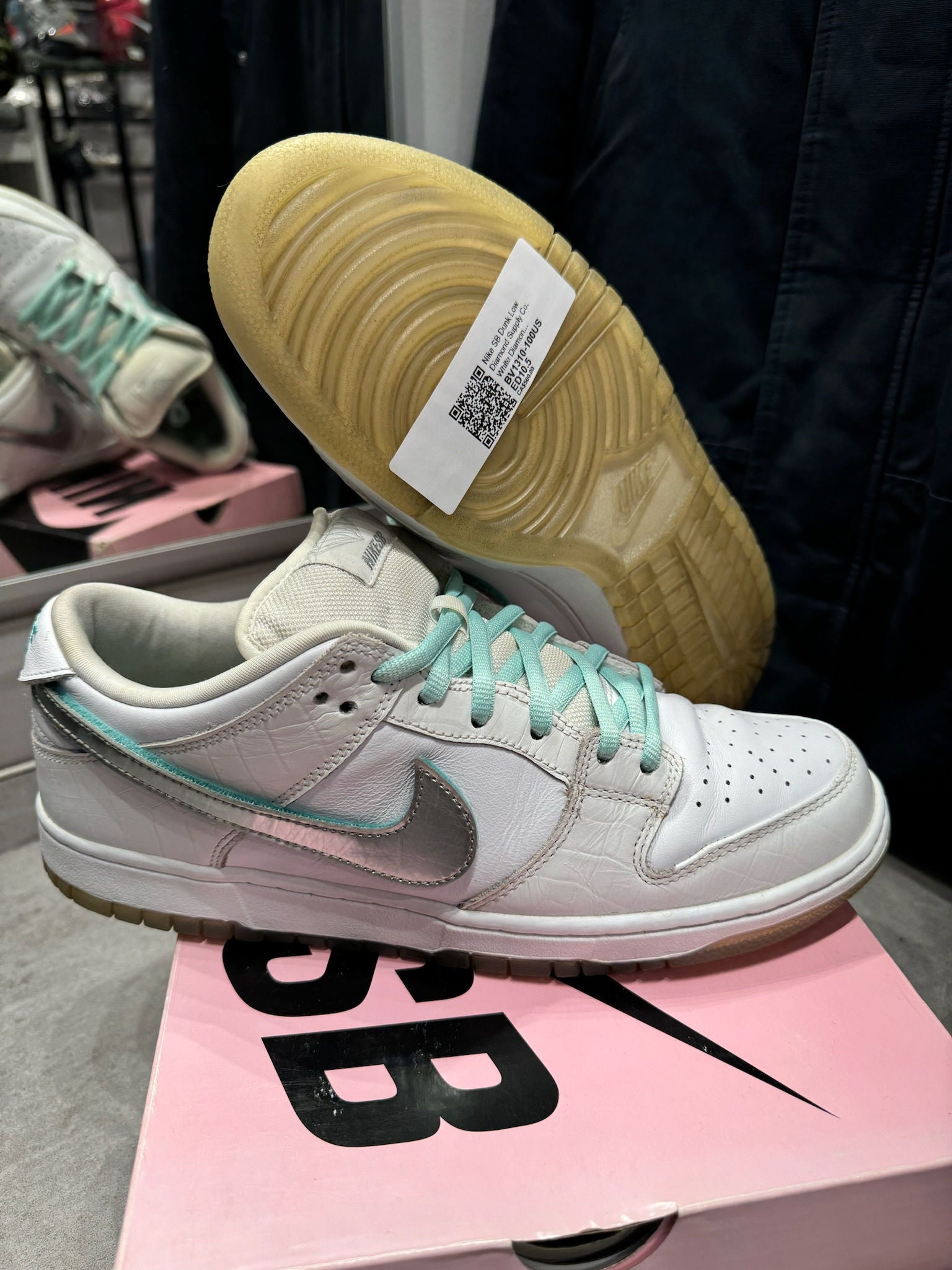 Nike SB Dunk Low Diamond Supply Co. White Diamond - Pre-Owned Size 10.5