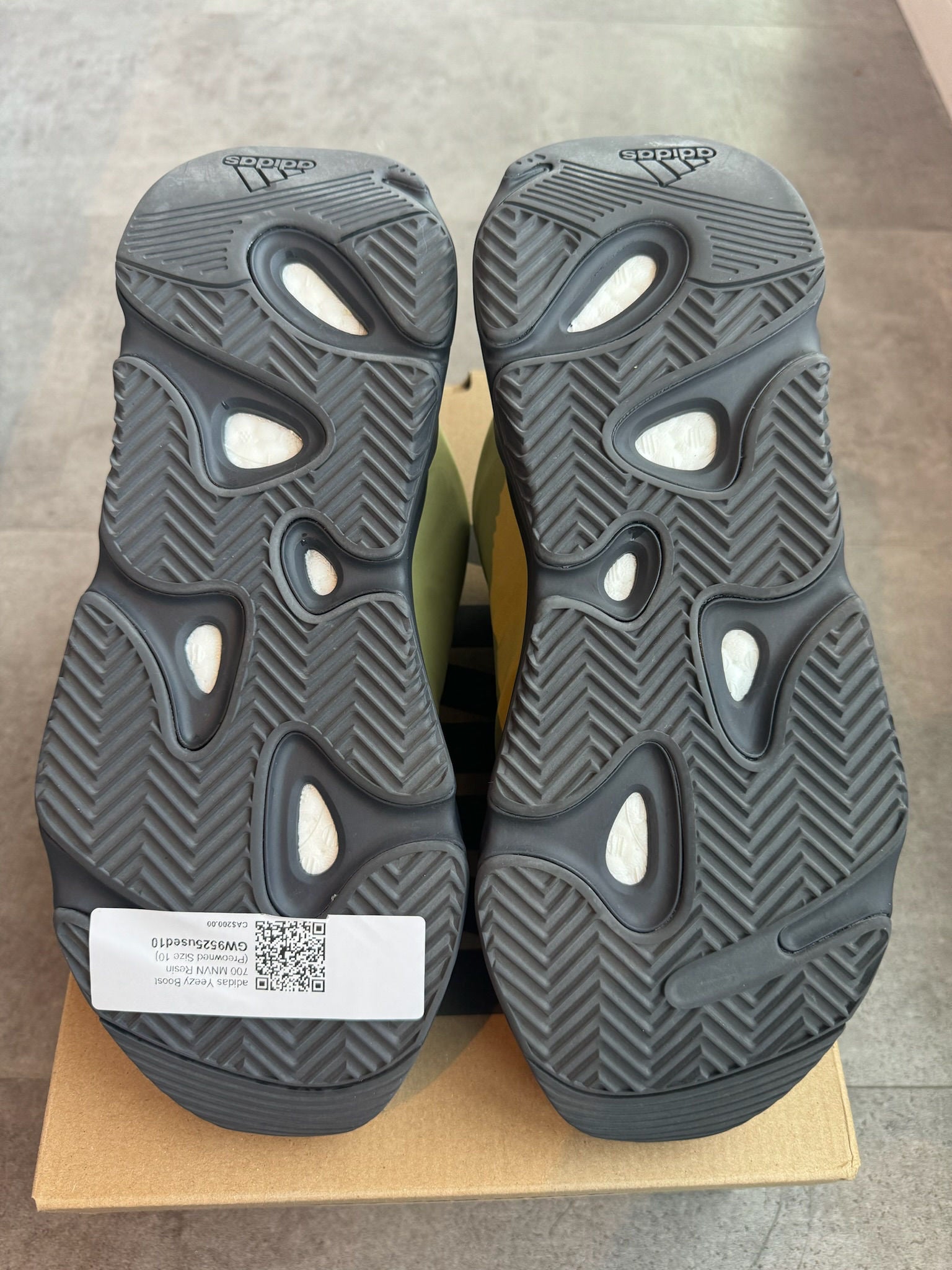 adidas Yeezy Boost 700 MNVN Resin - Pre-Owned Size 10