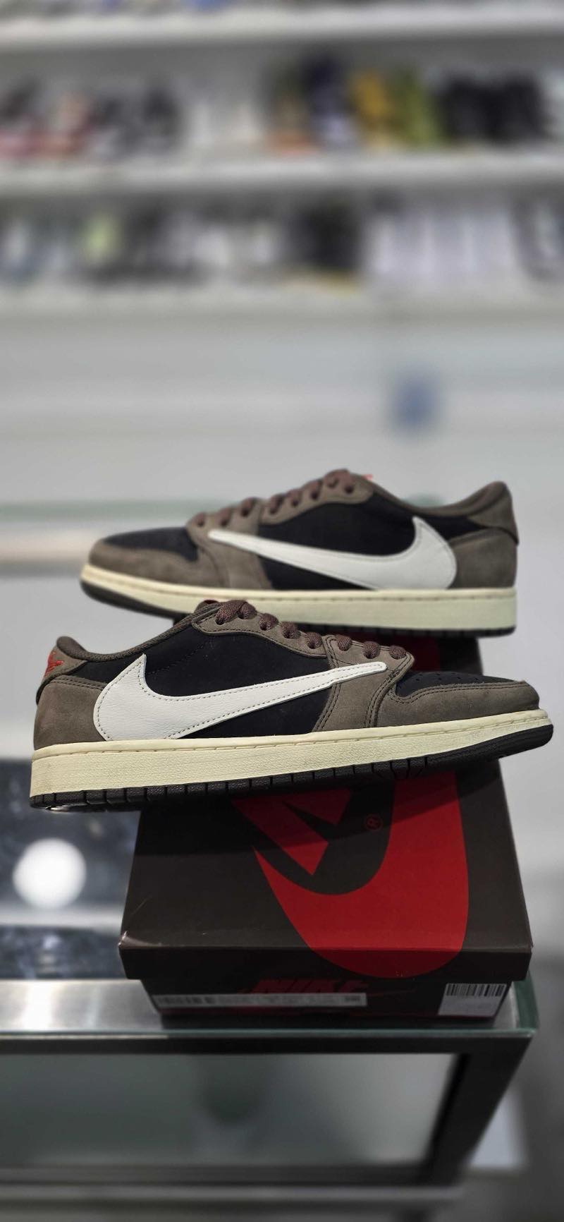 Jordan 1 Retro Low OG SP Travis Scott Mocha - Pre-Owned Size 8.5