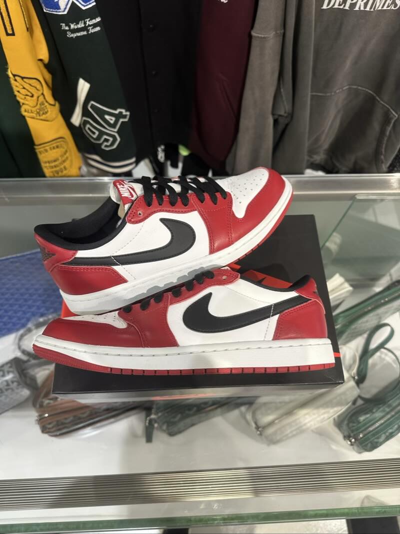 Jordan 1 Retro Low OG Chicago (2025) - Lightly Pre-Owned Size 8.5M