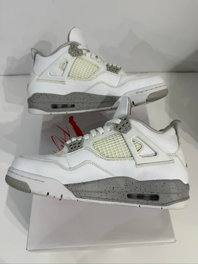Jordan 4 Retro White Oreo (2021) - Pre-Owned Size 9