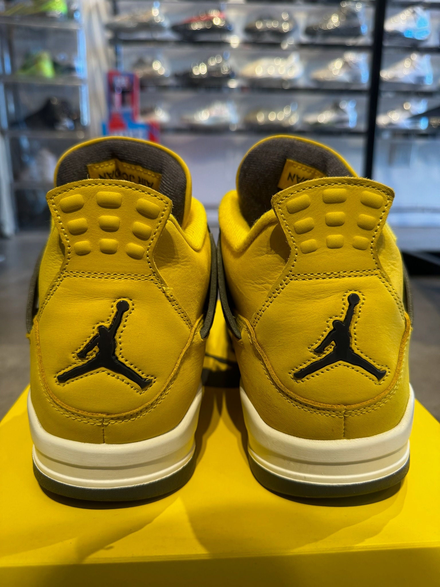 Jordan 4 Retro Lightning (2021) - Pre-Owned Size 11M