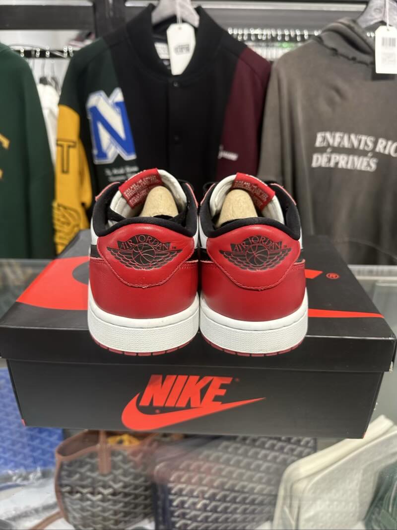 Jordan 1 Retro Low OG Chicago (2025) - Lightly Pre-Owned Size 8.5M
