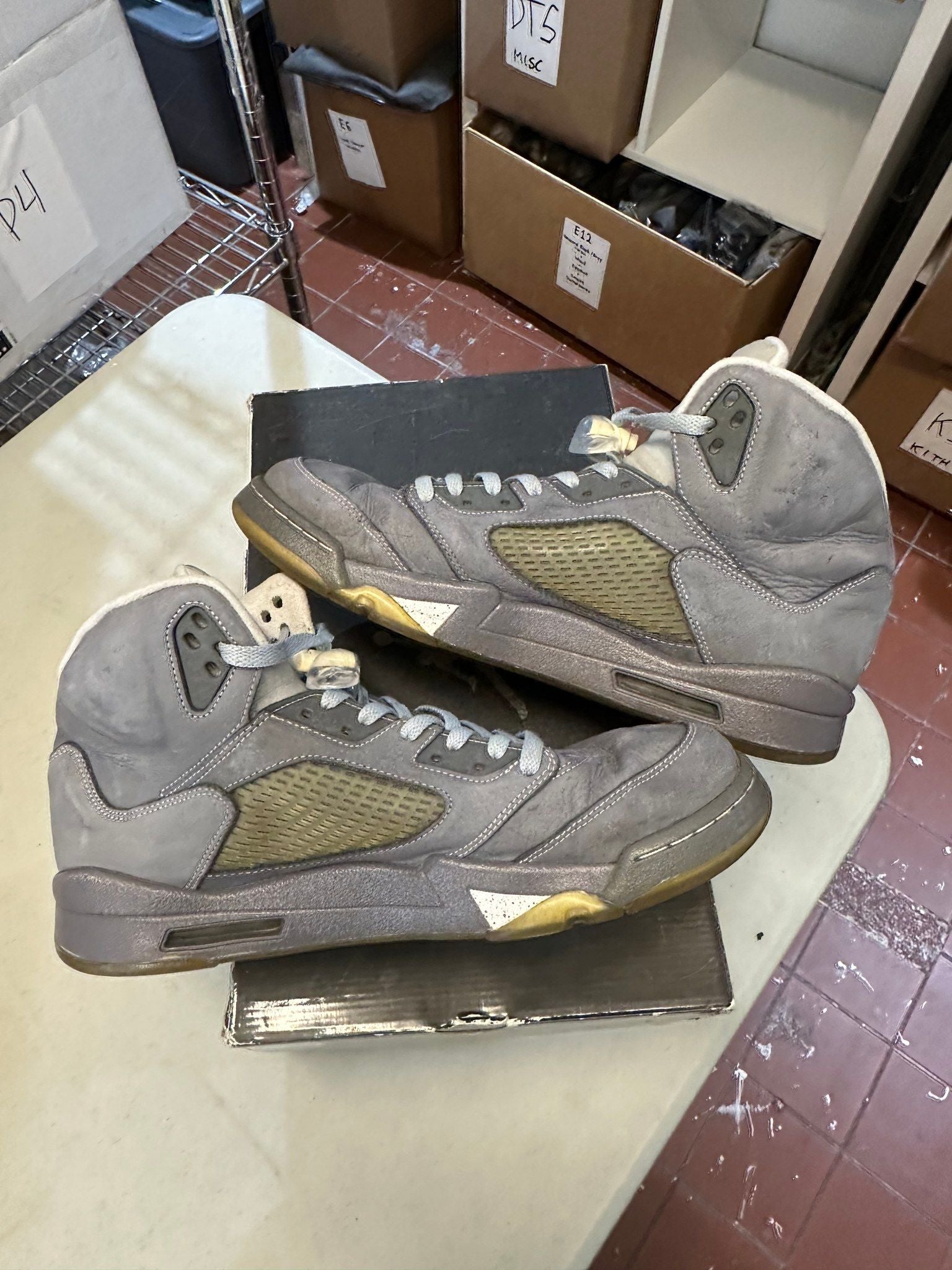 Jordan 5 Retro Wolf Grey - Pre-Owned Size 13