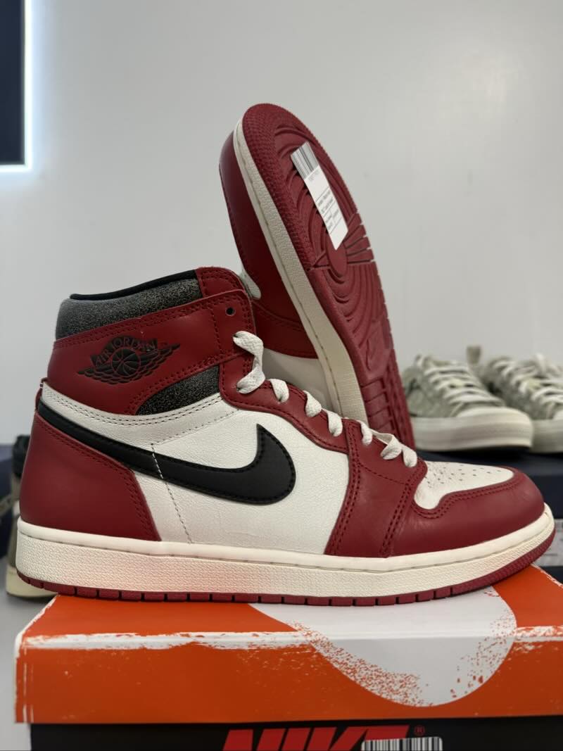 Jordan 1 Retro High OG "Lost & Found" - Pre-Owned Size 9.5