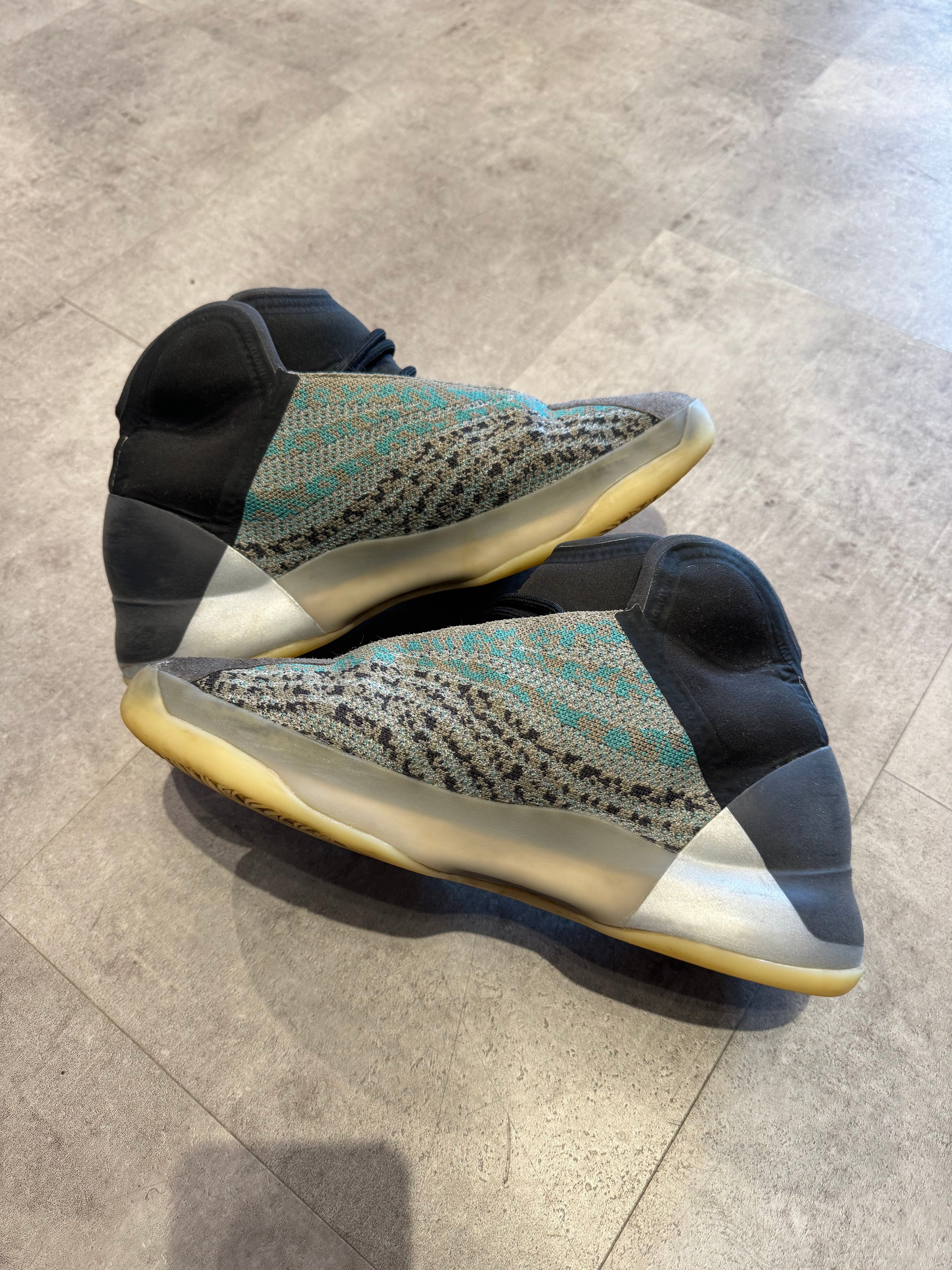 Adidas Yeezy QNTM Teal Blue - Pre-Owned Size 9