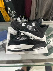 Jordan 4 Retro White Thunder - Gently Pre-Owned Size 8