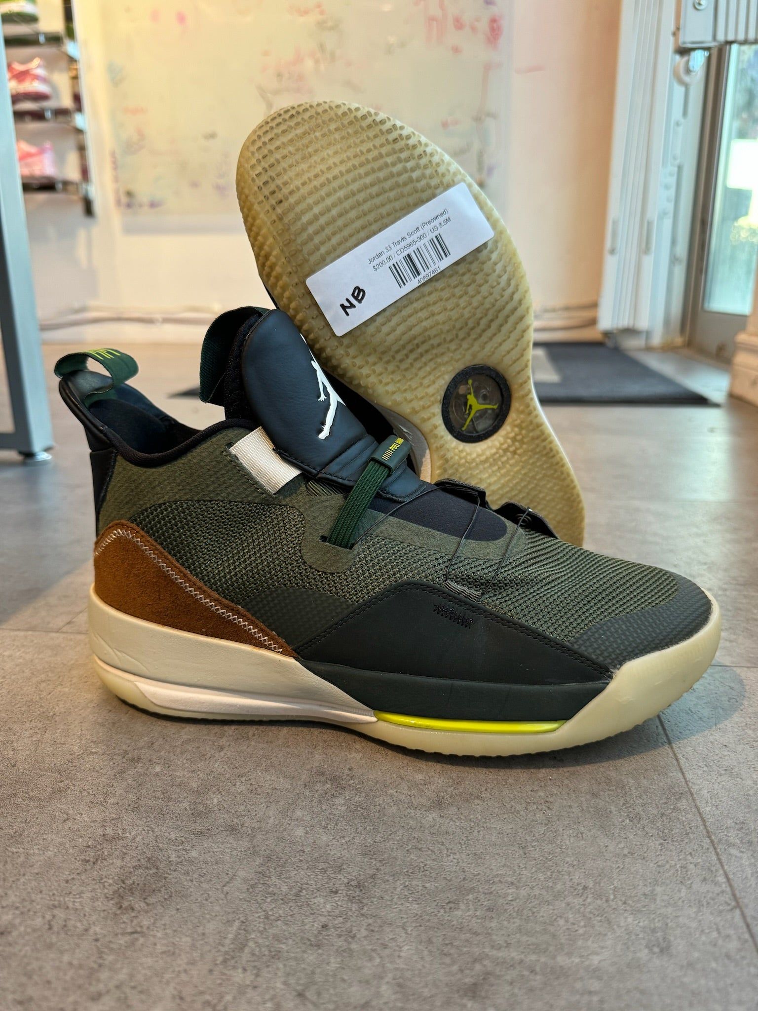 Jordan 33 Travis Scott - Pre-Owned Size 8.5 (No original box)