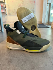 Jordan 33 Travis Scott - Pre-Owned Size 8.5 (No original box)