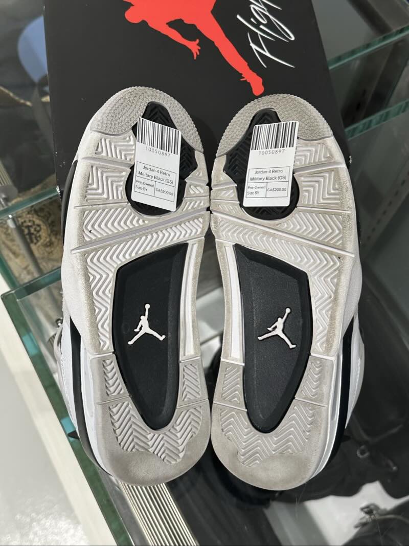 Jordan 4 Retro Military Black (GS) - Pre-Owned Size 5Y