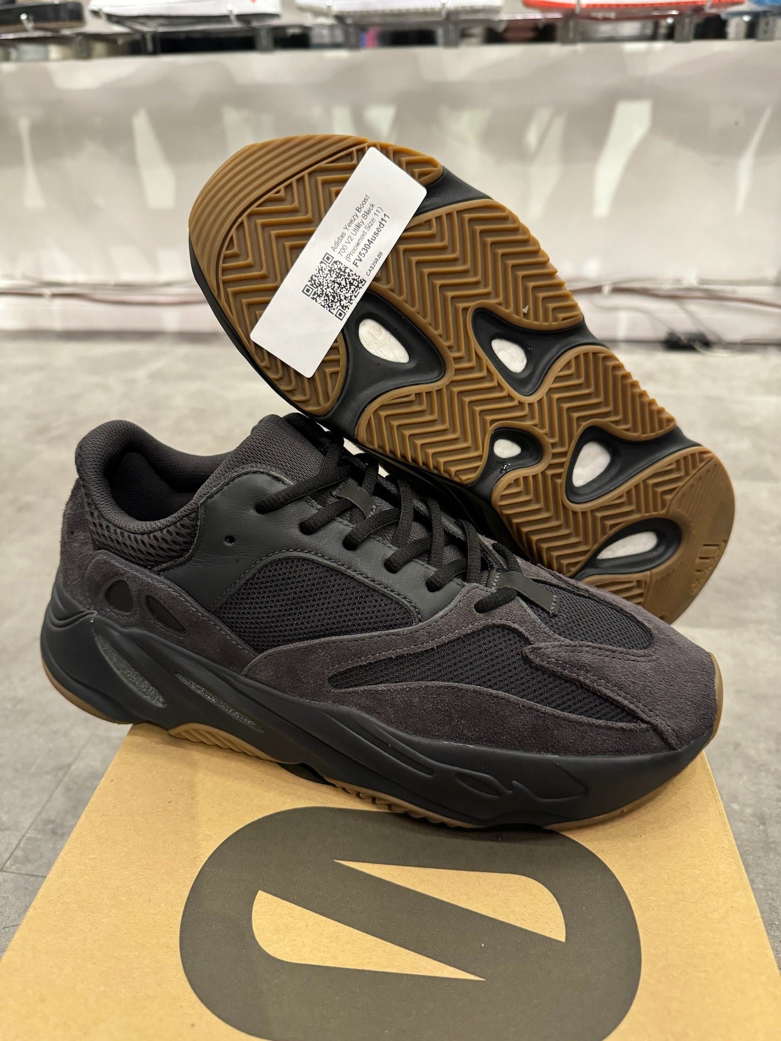Adidas Yeezy Boost 700 V2 Utility Black - Pre-Owned Size 11