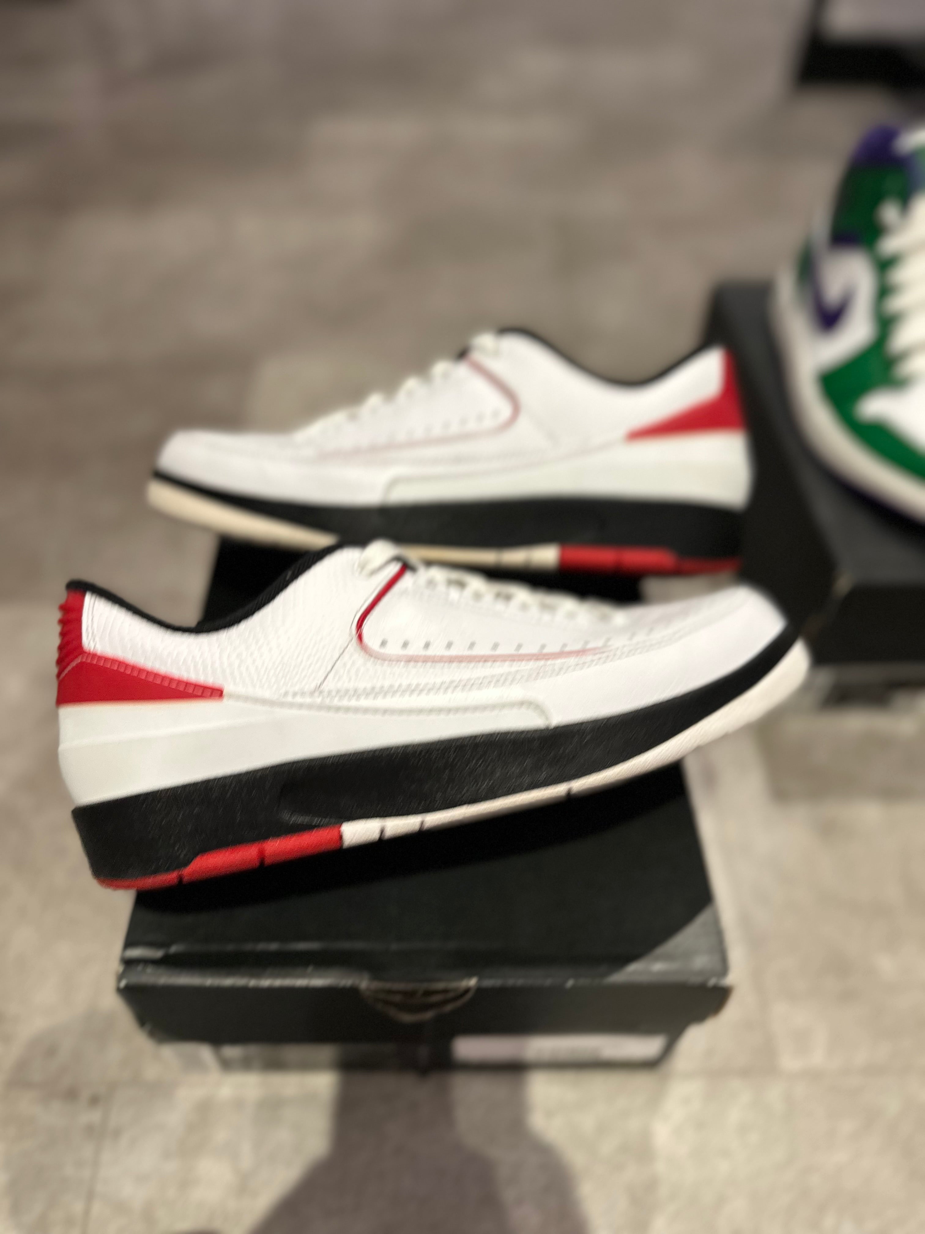 Jordan 2 Retro Low Chicago (2016) - Pre-Owned Size 8.5