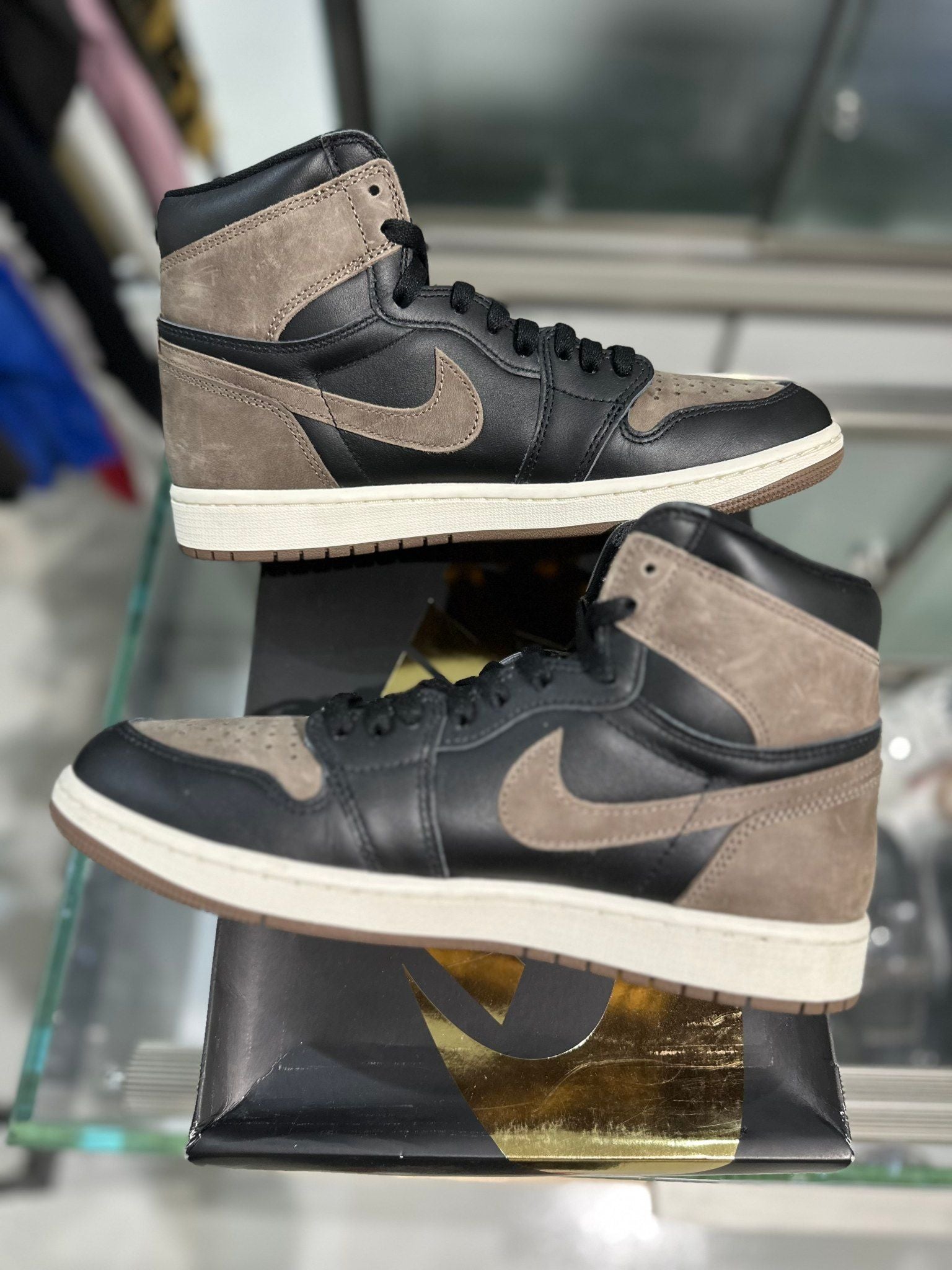 Jordan 1 Retro High OG Palomino - Pre-Owned Size 9