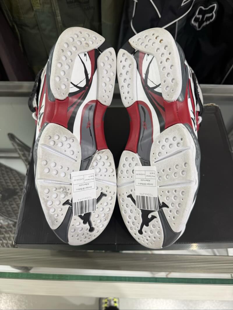Jordan 8 Retro Alternate - Pre Owned Size 9