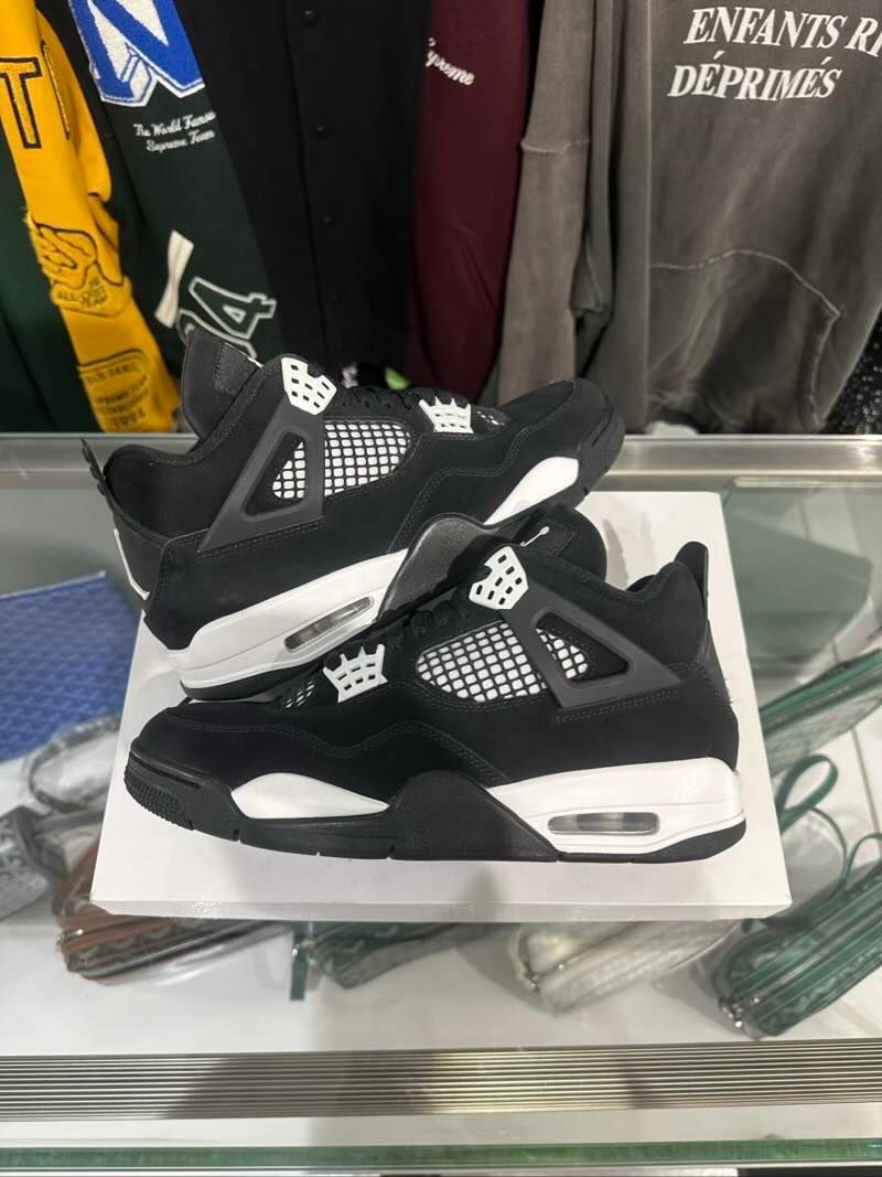 Jordan 4 Retro White Thunder - Gently Pre-Owned Size 8