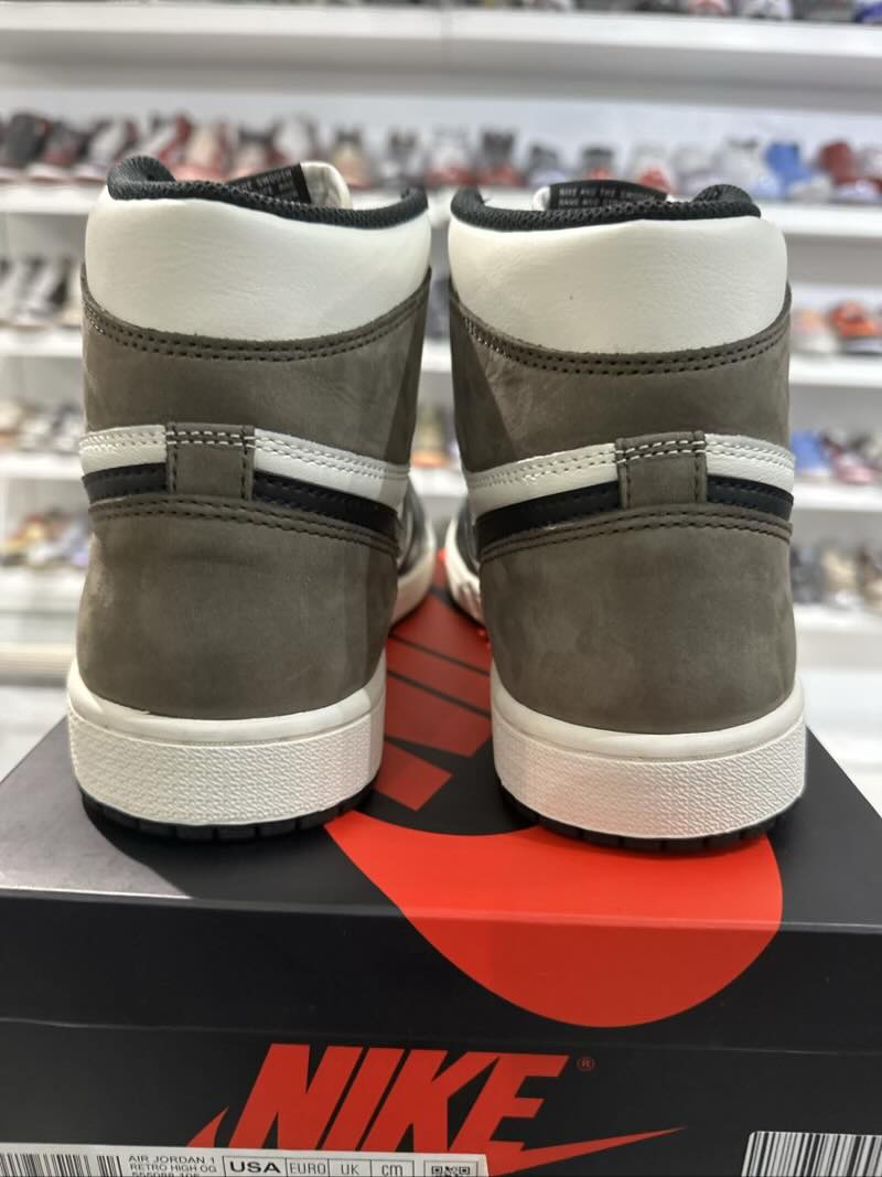 Jordan 1 Retro High Mocha - Pre-Owned Size 9