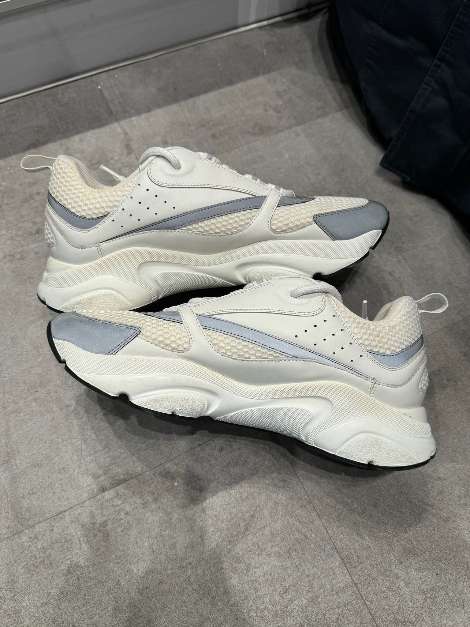 Dior B22 White Silver - Pre-Owned Size EU45/US12 (No original box)