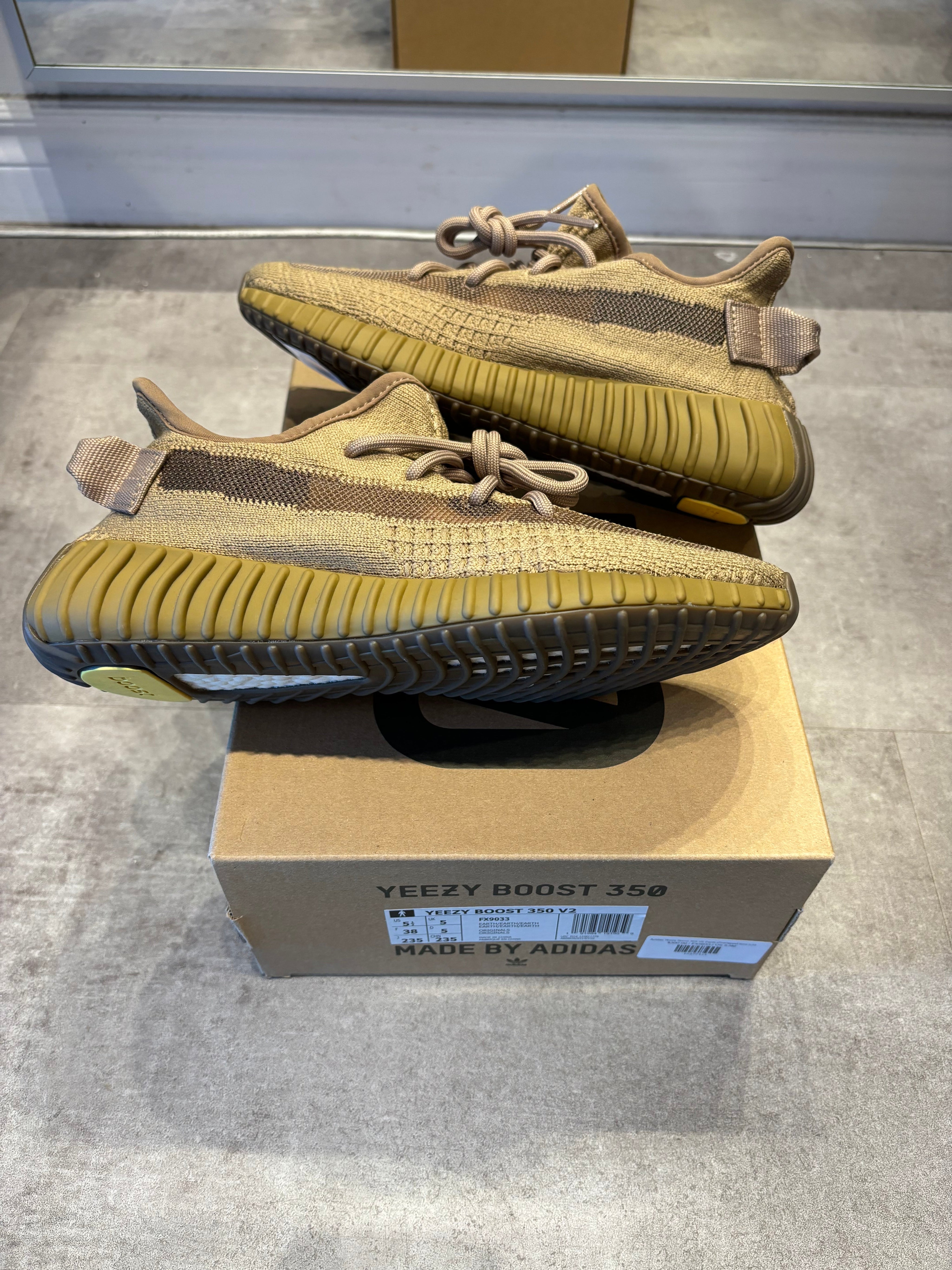 Adidas Yeezy Boost 350 V2 Earth - Pre-Owned Size 5.5