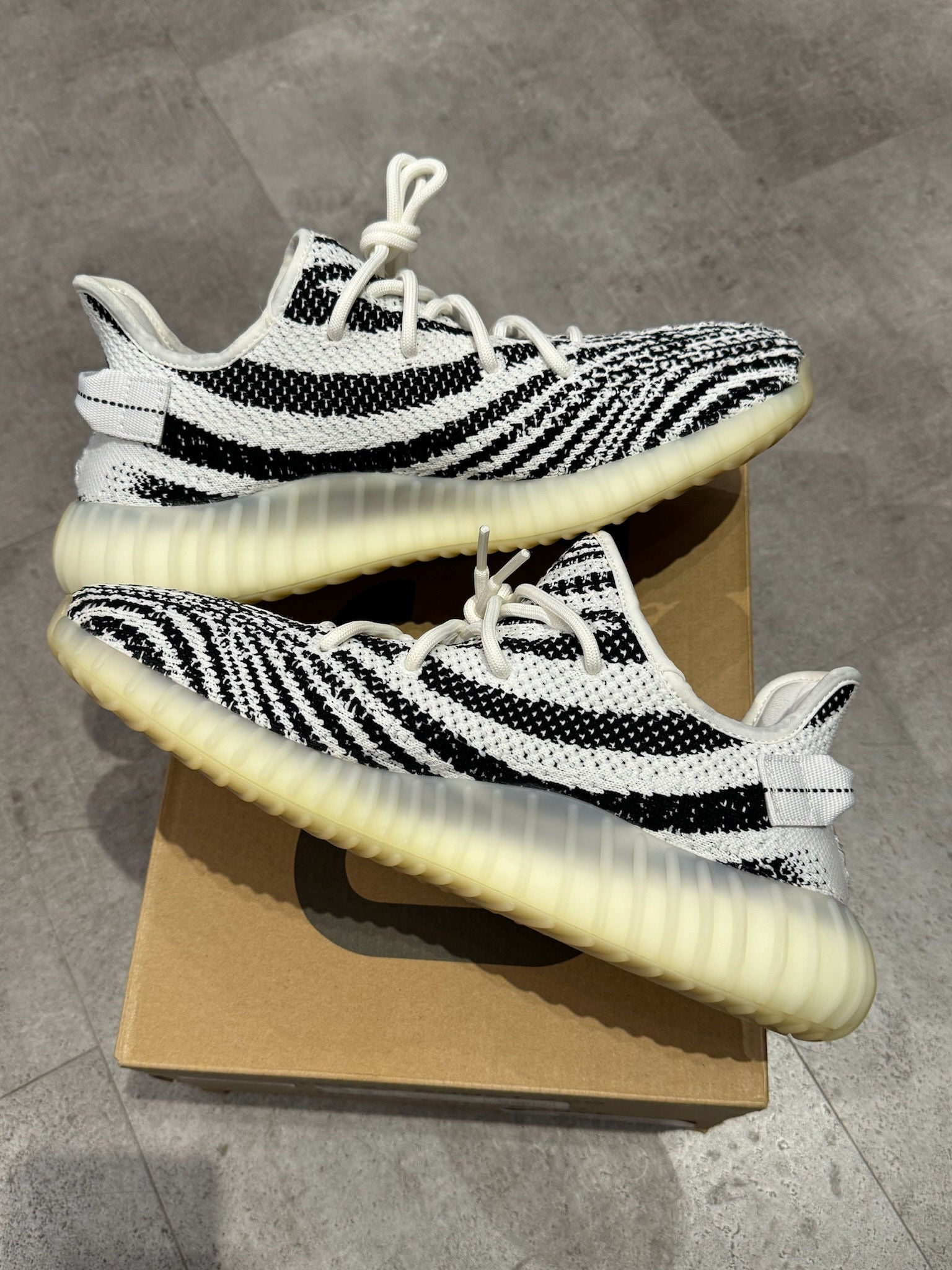 Adidas Yeezy Boost 350 V2 Zebra - Pre-Owned Size 10