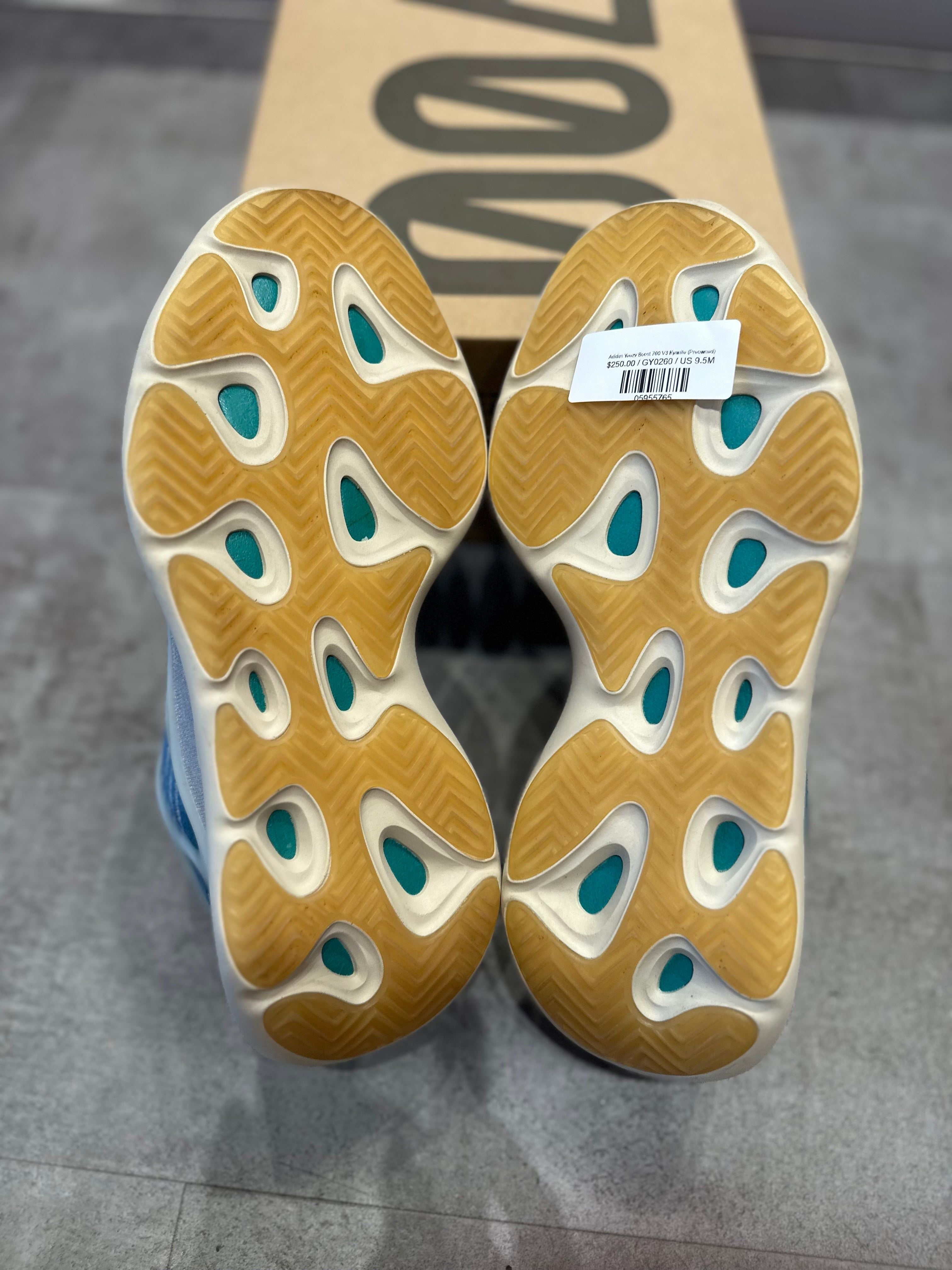 Adidas Yeezy Boost 700 V3 Kyanite - Pre-Owned Size 9.5