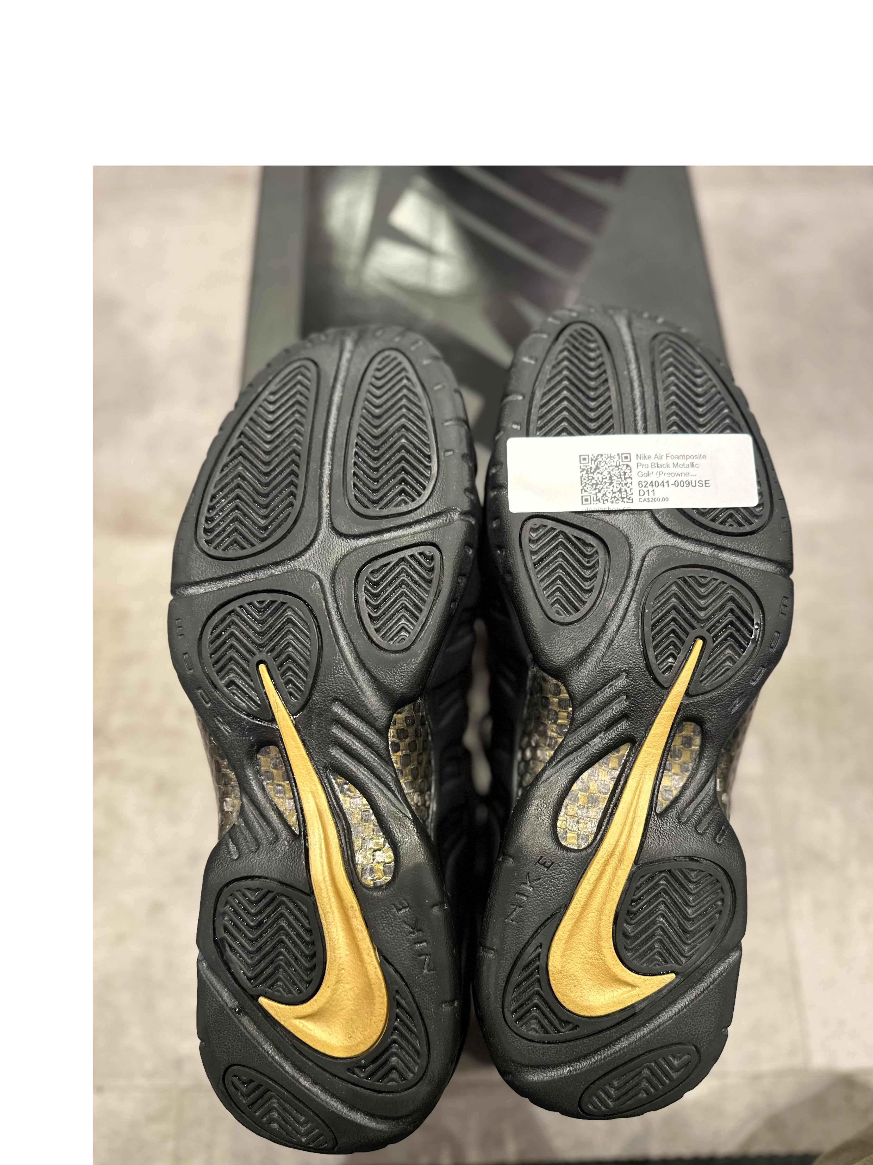 Nike Air Foamposite Pro Black Metallic Gold - Pre-Owned Size 11
