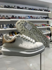 Alexander McQueen Oversized White Beige Crocodile - Pre-Owned  Size 35/ US 4 (No Original Box)