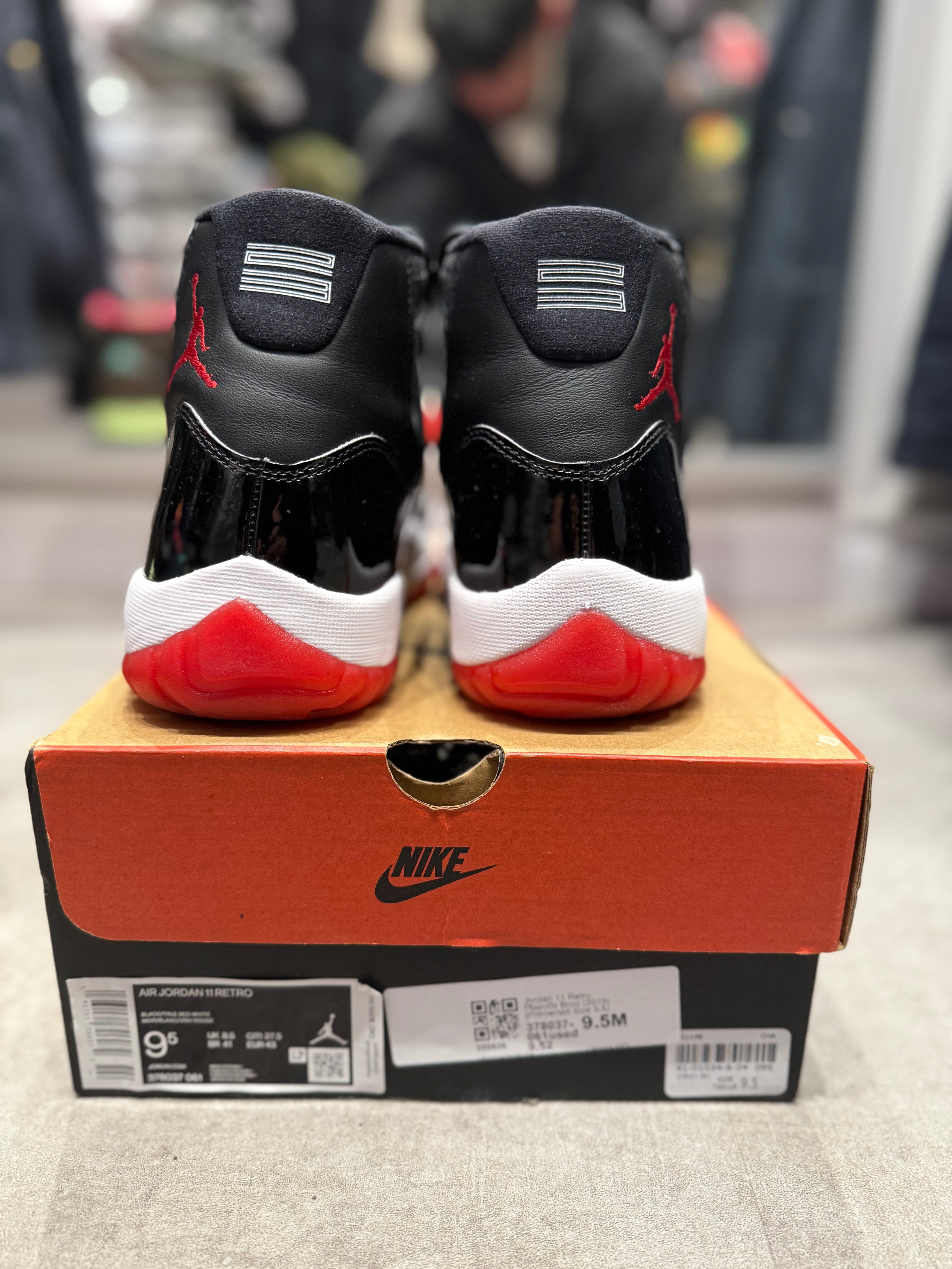 Jordan 11 Retro Playoffs Bred (2019) (Preowned Size 9.5)