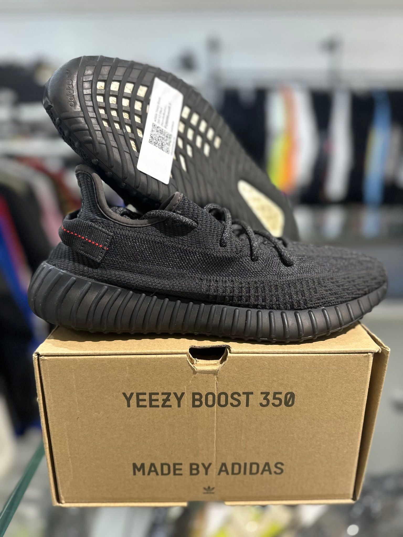 adidas Yeezy Boost 350 V2 Black (Non-Reflective) - Pre-Owned Size 9.5