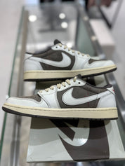 Jordan 1 Retro Low OG SP Travis Scott Reverse Mocha - Lightly Pre-Owned Size 8.5
