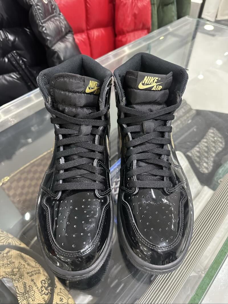 Jordan 1 Retro High Black Metallic Gold (2020) - Pre-Owned Size 10 (No original box)