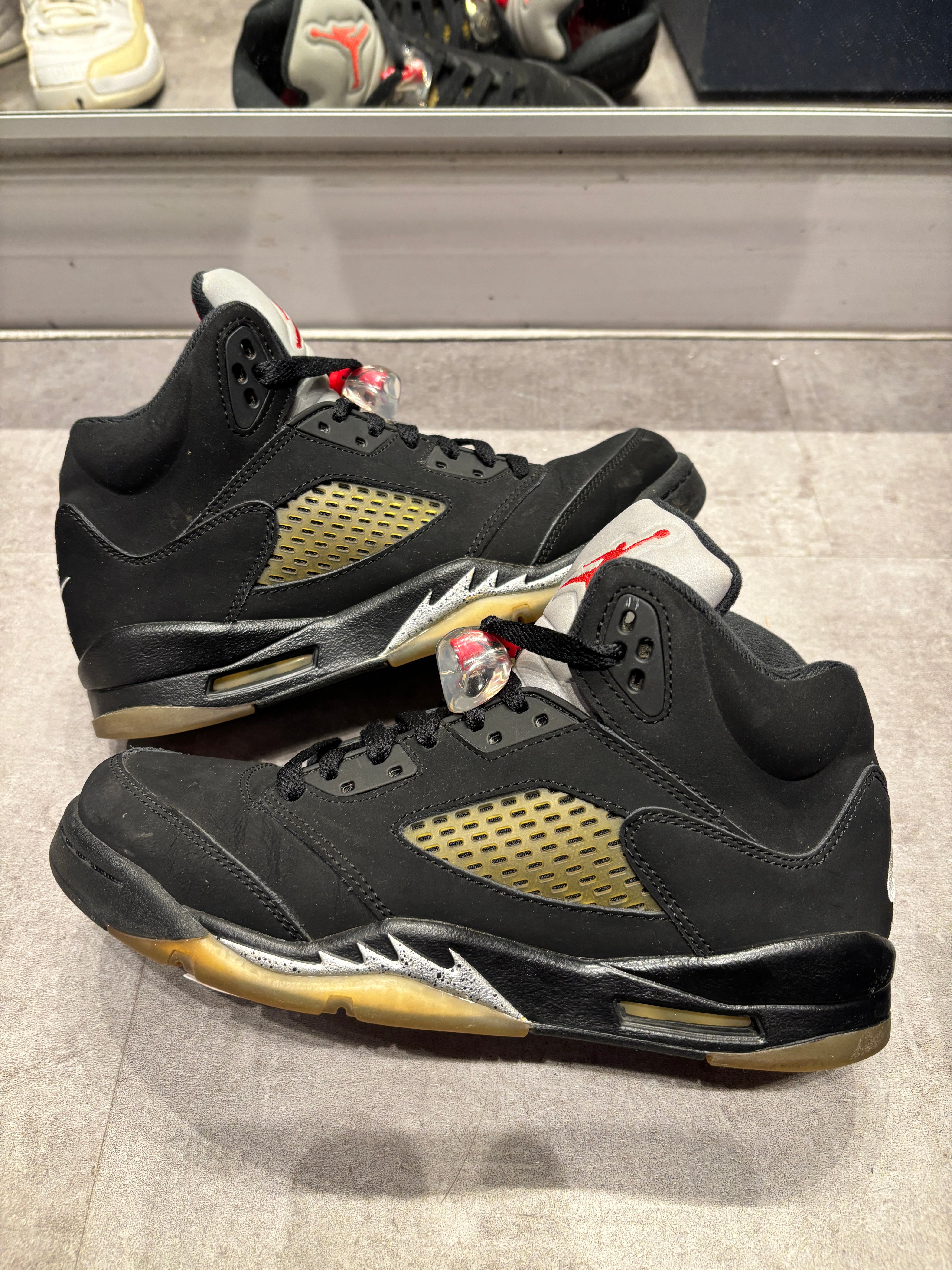 Jordan 5 Retro Black Metallic (2016) (GS) (Preowned Size 6.5y NB)