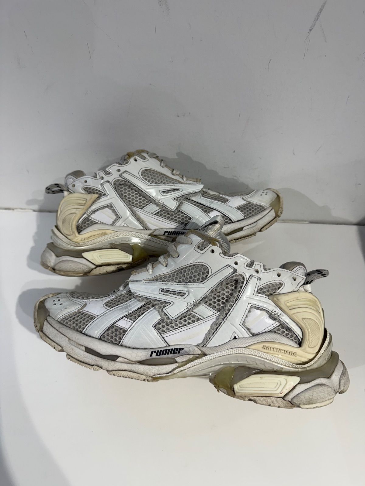 Balenciaga Runner Sneaker White 2022 - Pre-Owned Size 42 (No original box)