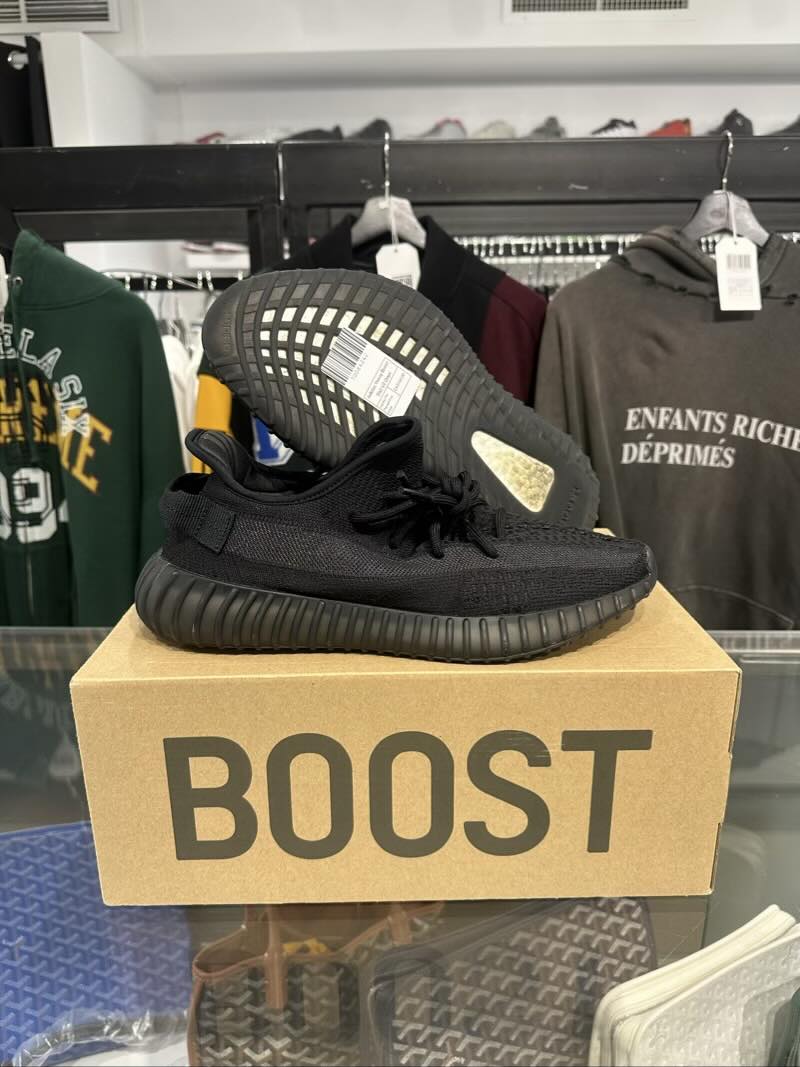 Adidas Yeezy Boost 350 V2 Onyx - Lightly Pre-Owned Size 9.5M